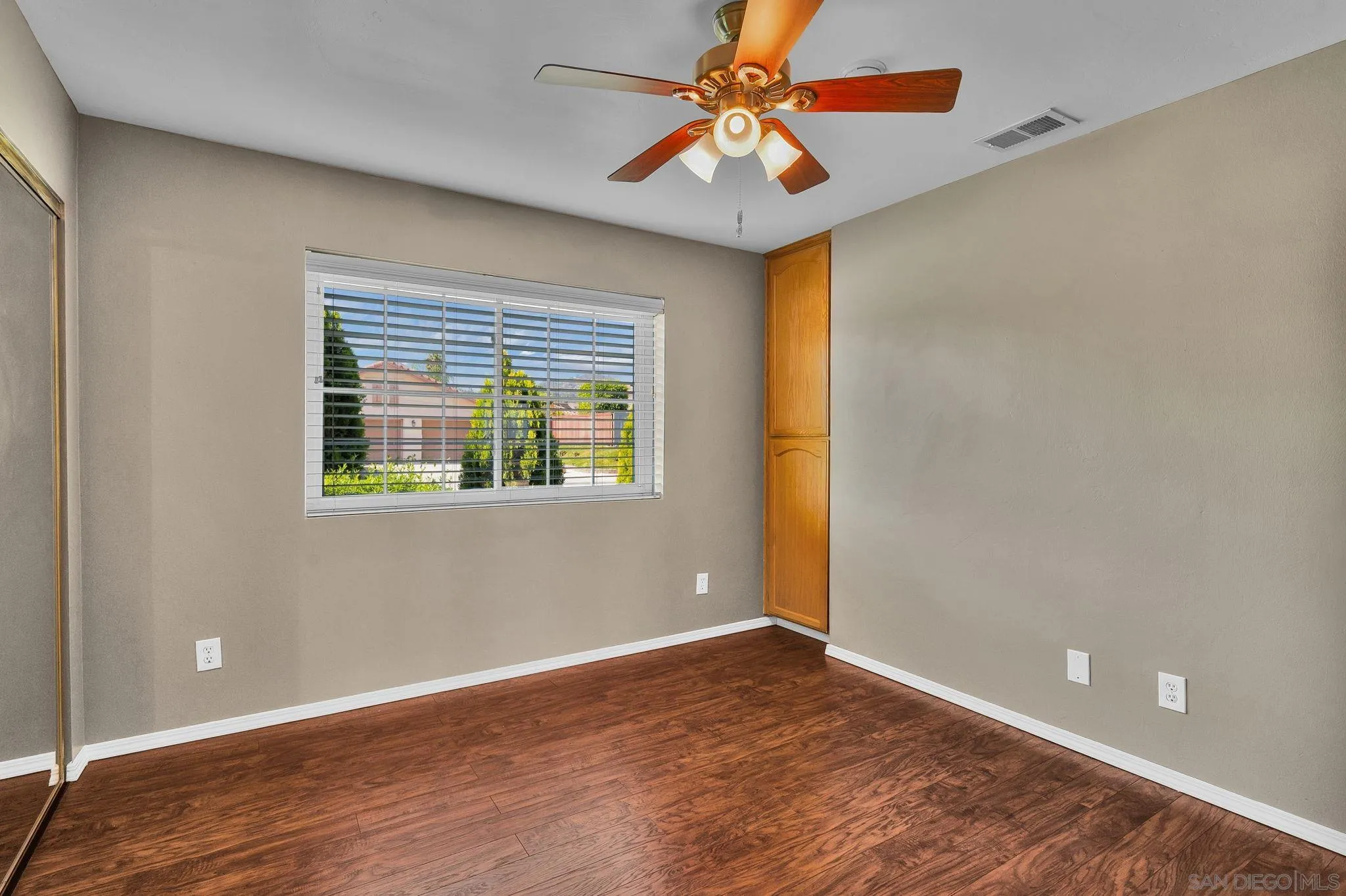 https://cdn.realtyfeed.com/cdn/127/260013549/cf5853119b18ae39f0558812268fc048.webp