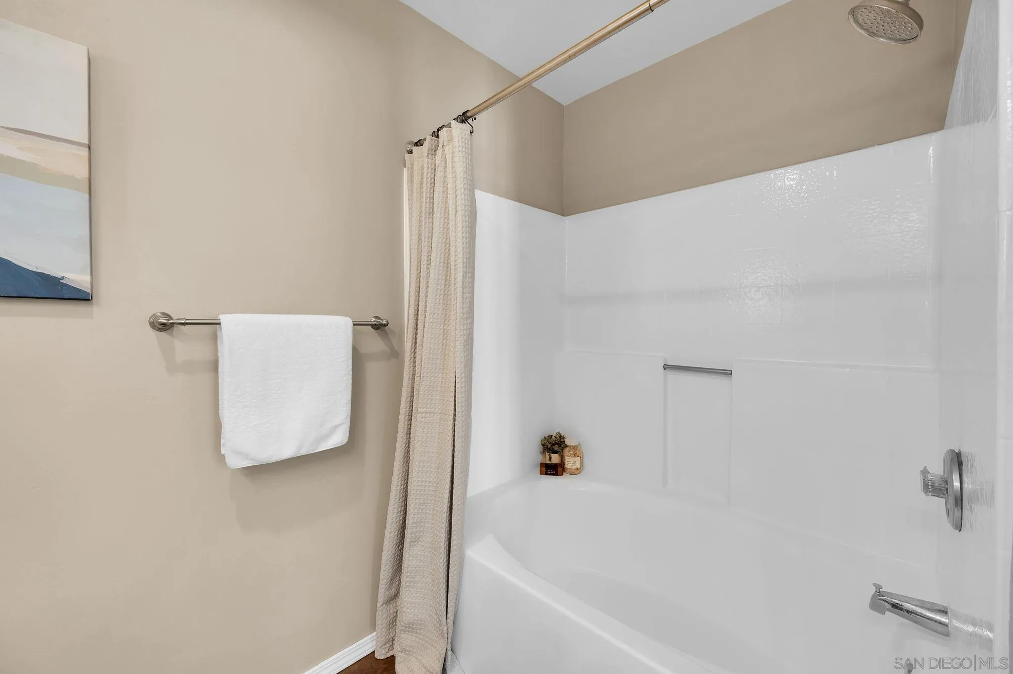 https://cdn.realtyfeed.com/cdn/127/260013549/f36aa20abe7e2fb51a30454489407ca9.webp
