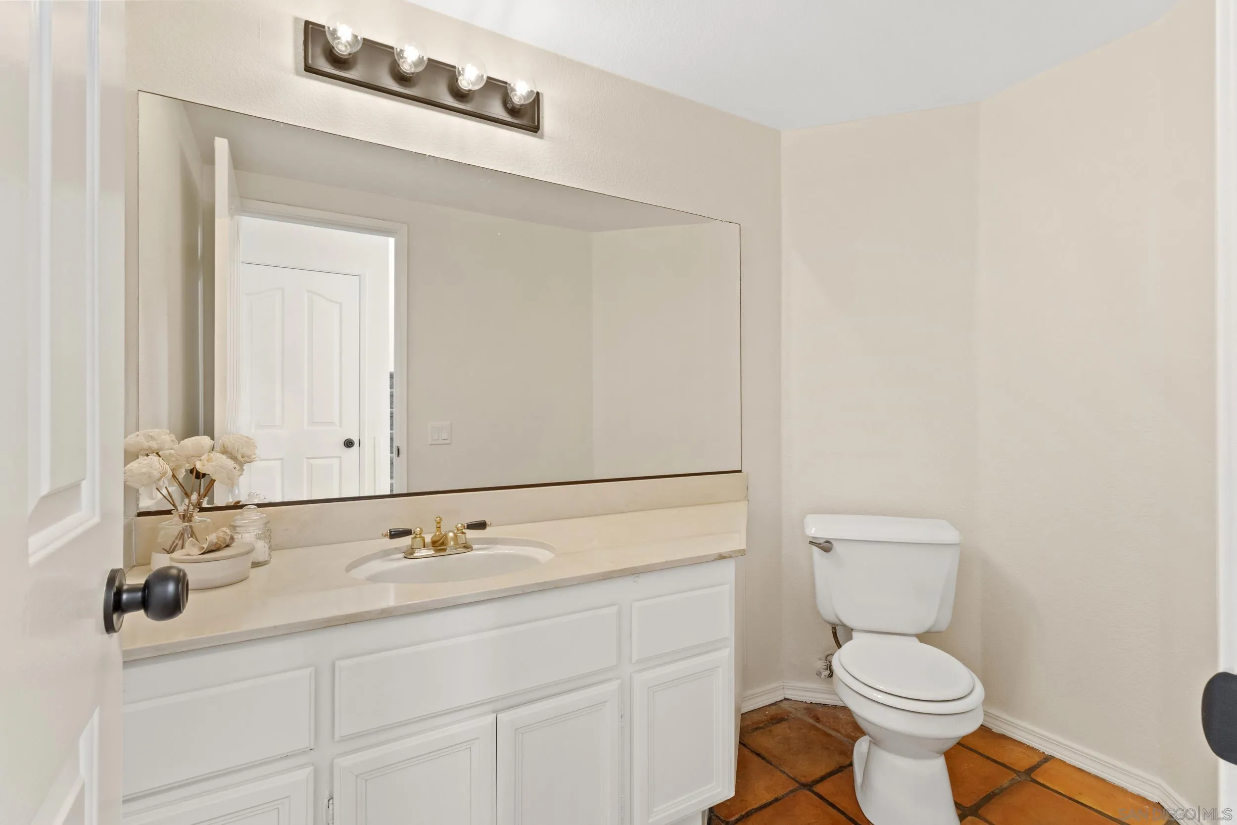 https://cdn.realtyfeed.com/cdn/127/260013551/ba724625ab222f4c57c07f9a00a91ac8.webp