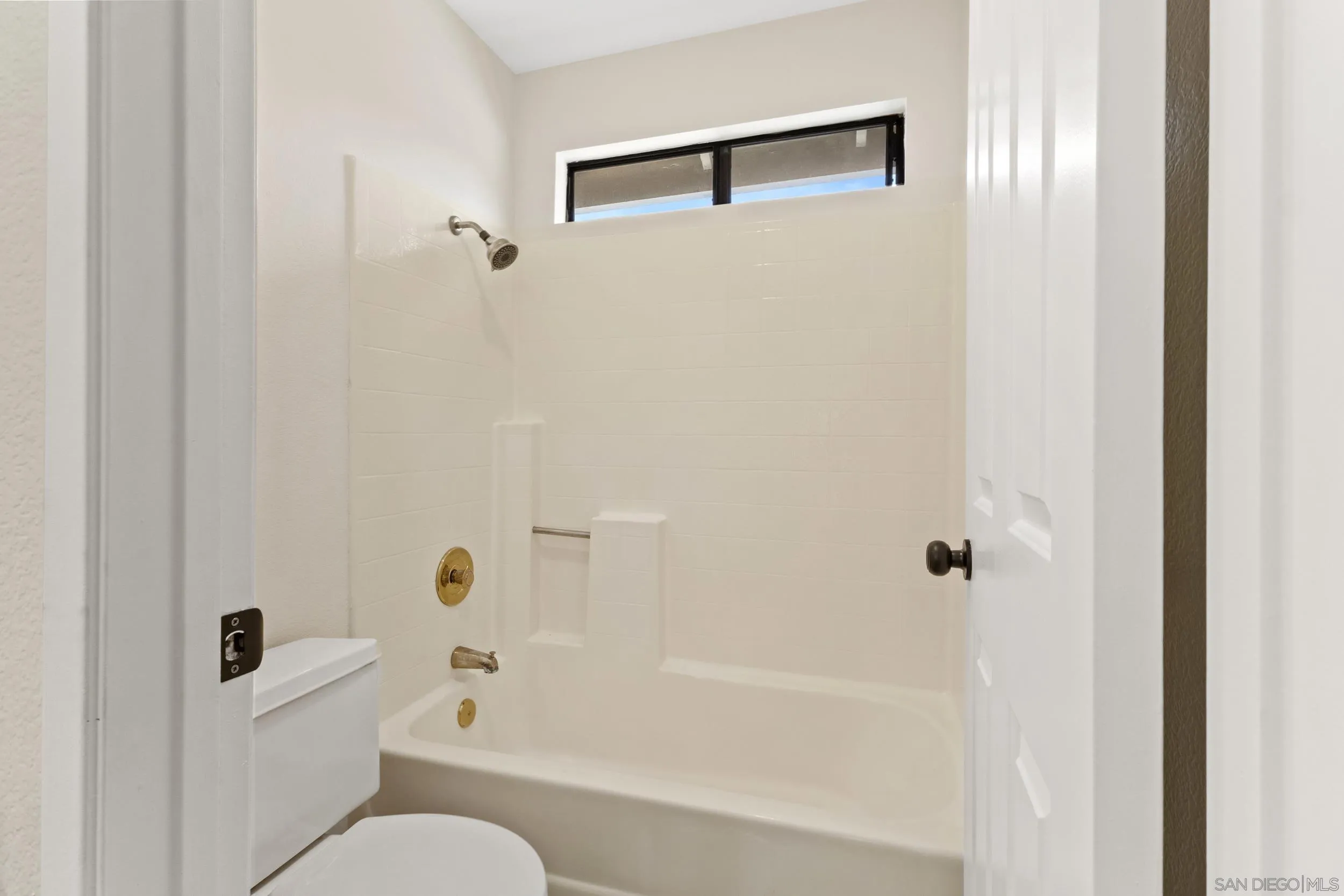 https://cdn.realtyfeed.com/cdn/127/260013551/d96f9a907196c1b44c6ad7696fede826.webp