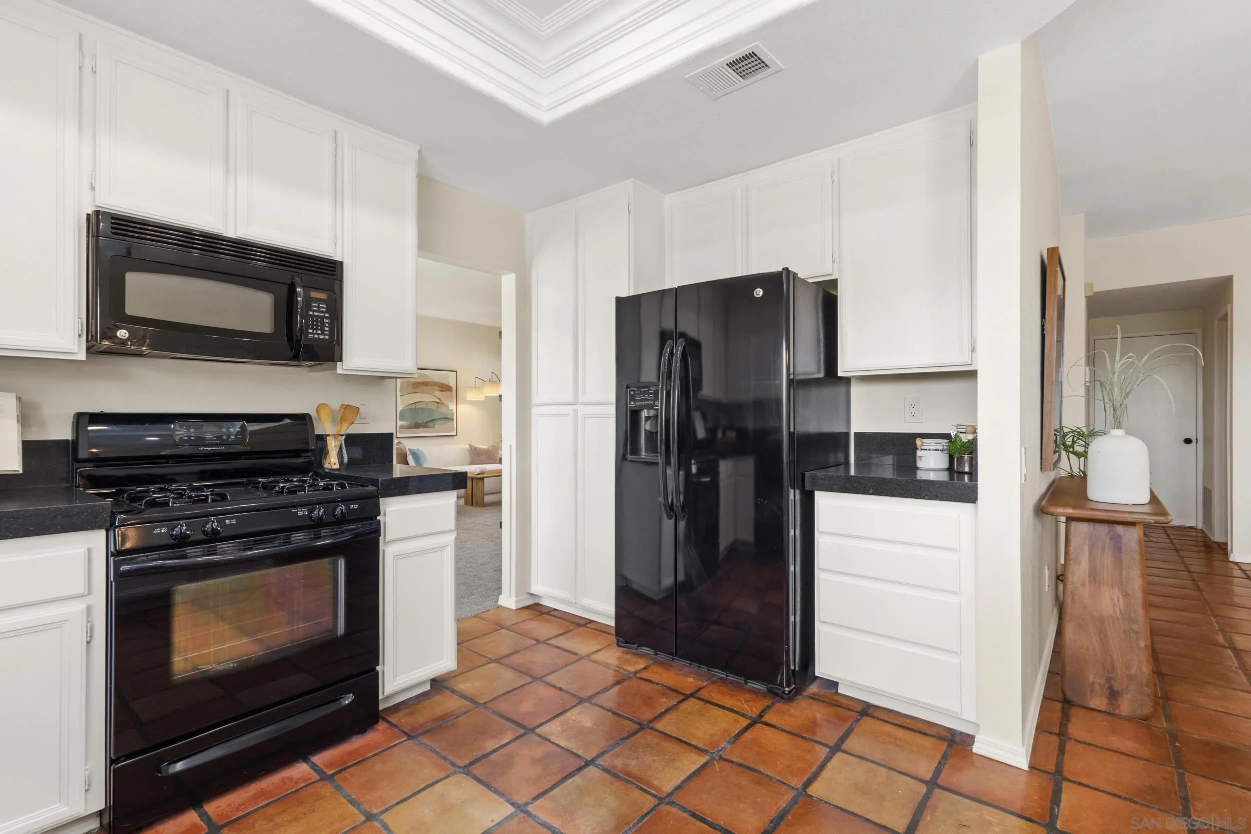 https://cdn.realtyfeed.com/cdn/127/260013551/f8fd50f59370e2e140041b02cc919c65.webp