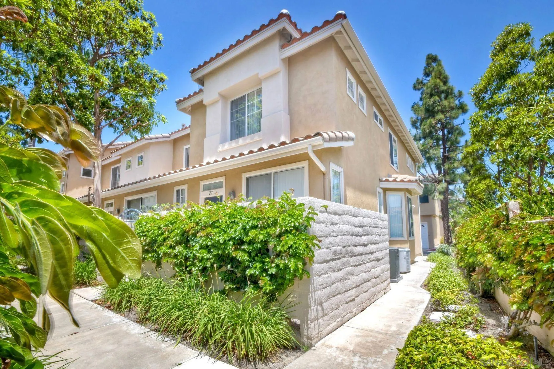 Photo #1: 260013556 Listing: Photo #1