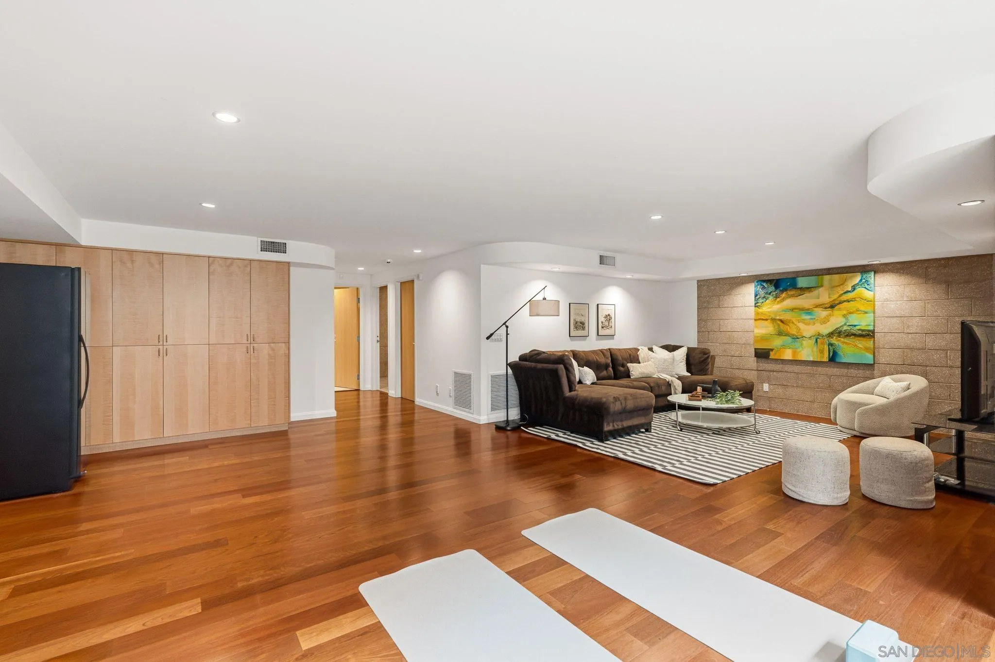 https://cdn.realtyfeed.com/cdn/127/260013557/1fd7d116fcecca8fd0247f269ea1c2f5.webp