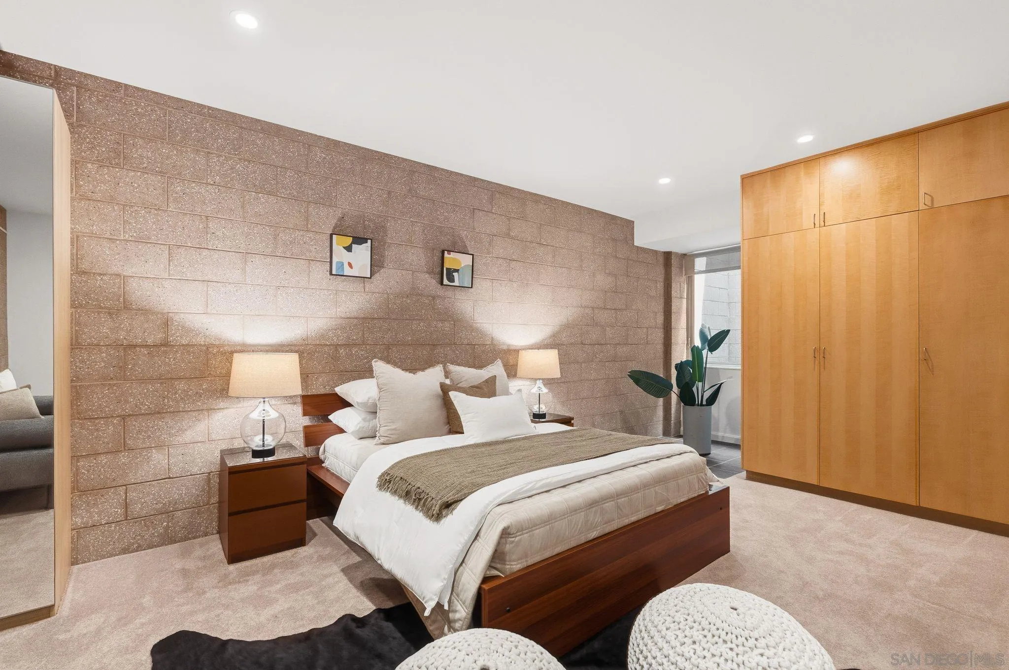 https://cdn.realtyfeed.com/cdn/127/260013557/6637042f706a0462f76702b45484f4bc.webp