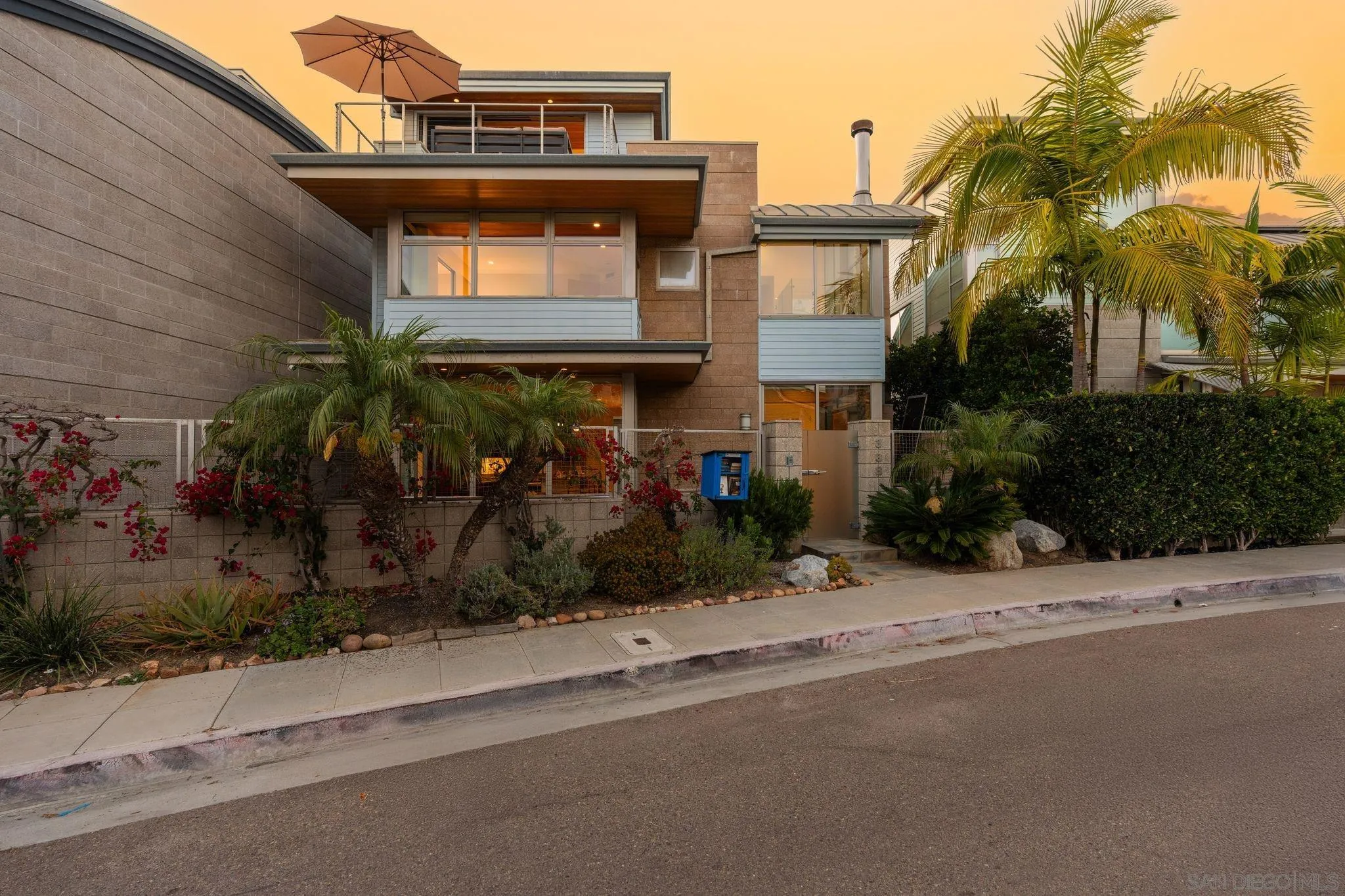 https://cdn.realtyfeed.com/cdn/127/260013557/6c4bc4a14d7aacda5118ea9685aeade3.webp