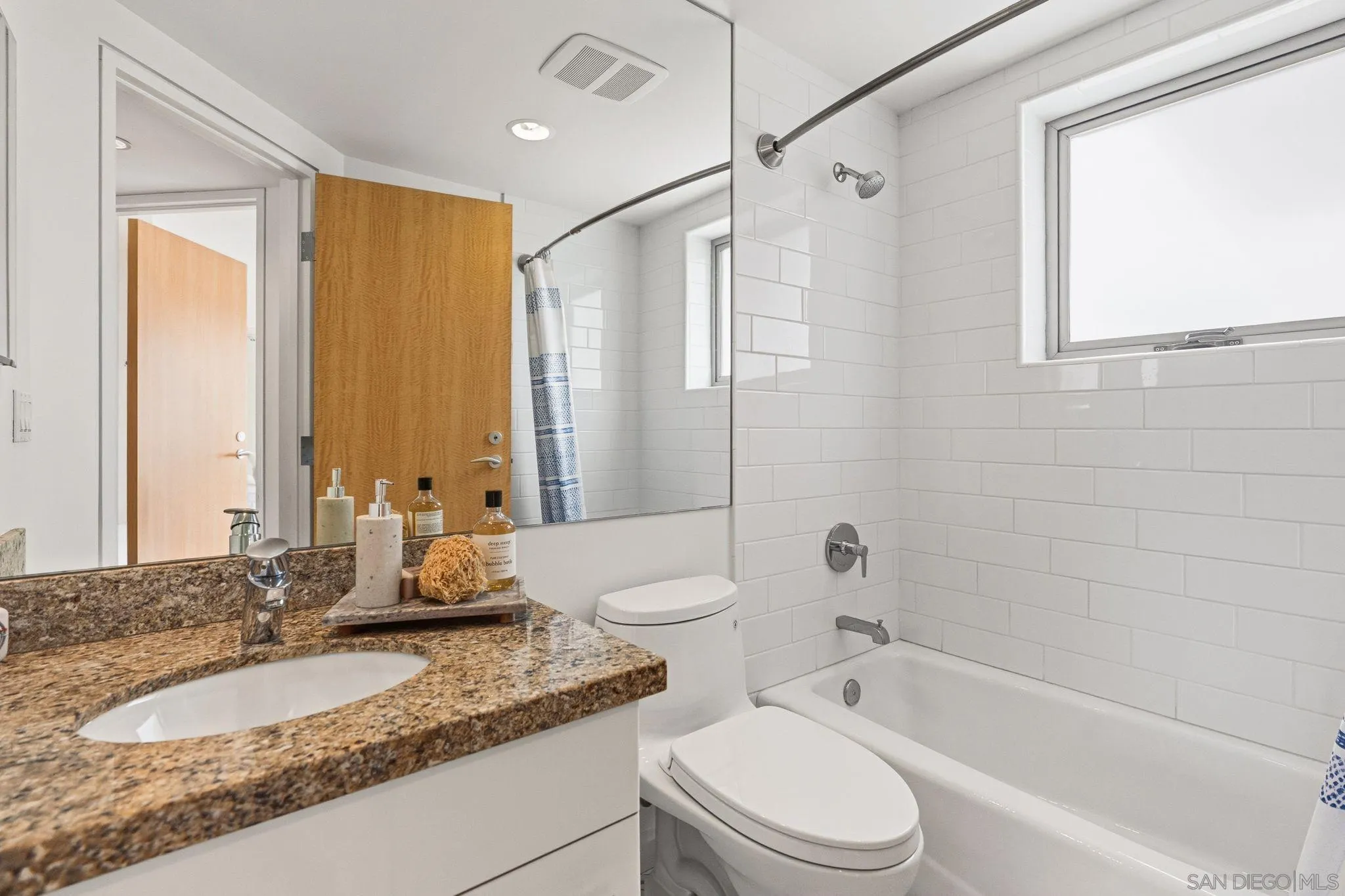 https://cdn.realtyfeed.com/cdn/127/260013557/7aa3b113cd7df52d57bcbc94fe0bc276.webp