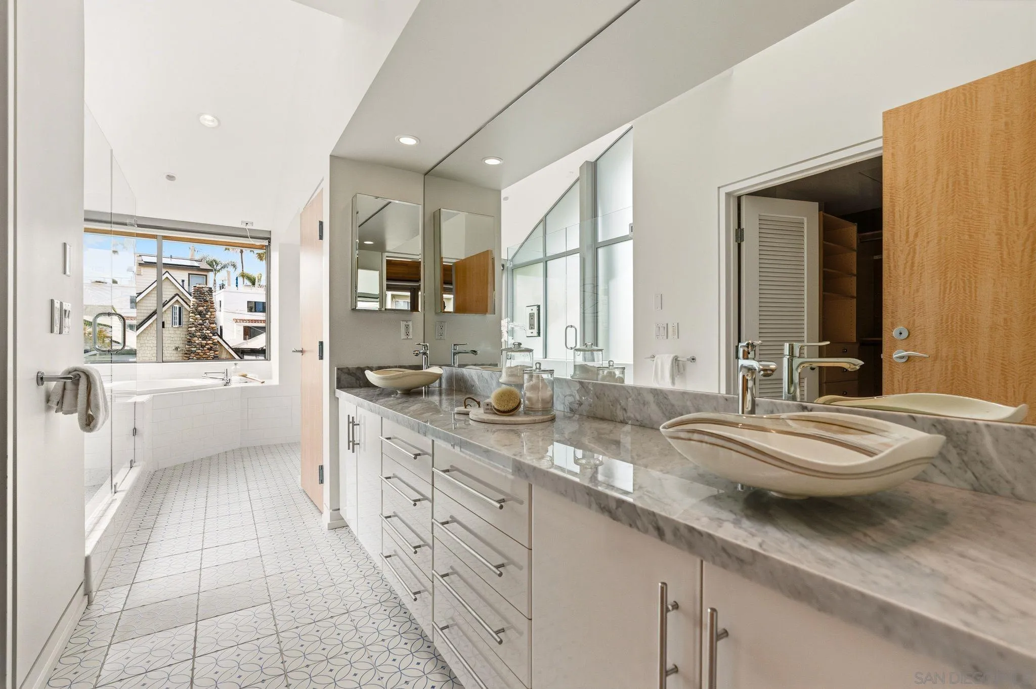 https://cdn.realtyfeed.com/cdn/127/260013557/82412dcc831a1c784902b11b969c23e8.webp