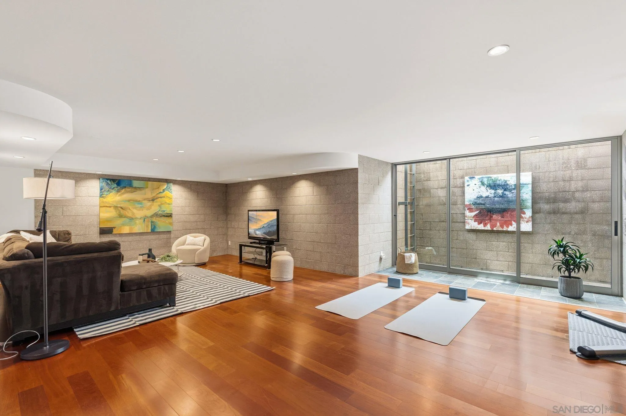 https://cdn.realtyfeed.com/cdn/127/260013557/b471f0053bd0057ea8c32bd2c622b496.webp