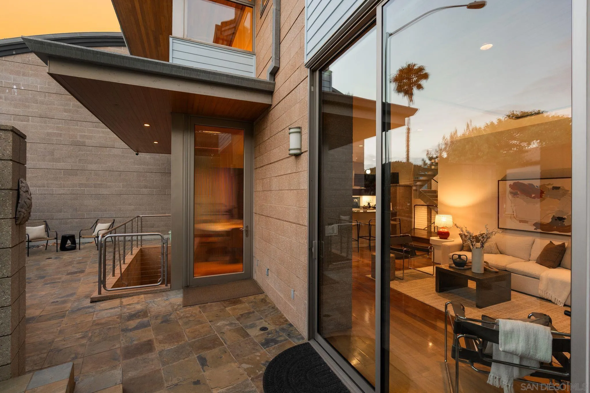 https://cdn.realtyfeed.com/cdn/127/260013557/b7ba9242cf7687bf2a7dee53eeae695e.webp
