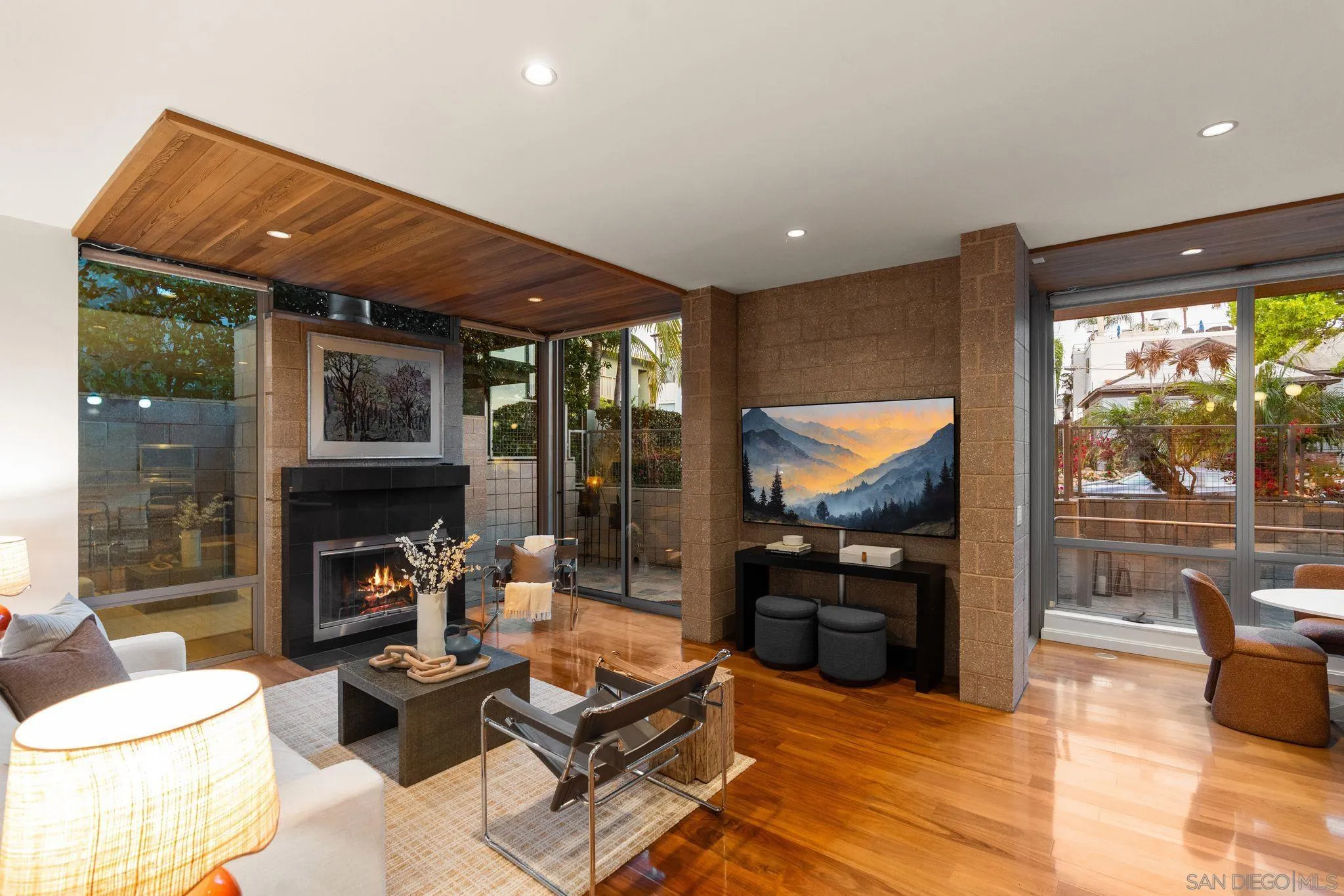 https://cdn.realtyfeed.com/cdn/127/260013557/e5f945eef3755ee15a69c3eb843c360d.webp