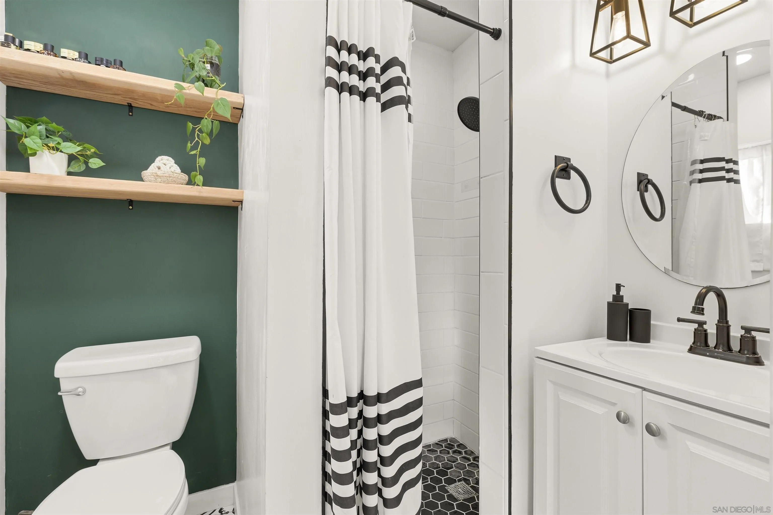 https://cdn.realtyfeed.com/cdn/127/260013562/0d94aee37572ea48c34b47c64b9936fa.webp