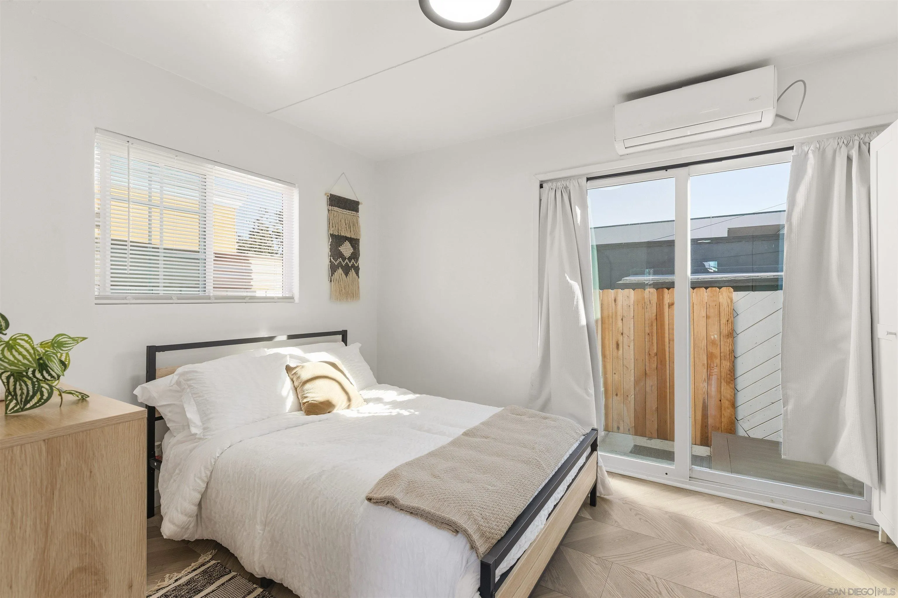 https://cdn.realtyfeed.com/cdn/127/260013562/bbf4ca1920e02988947f0899840d35fb.webp