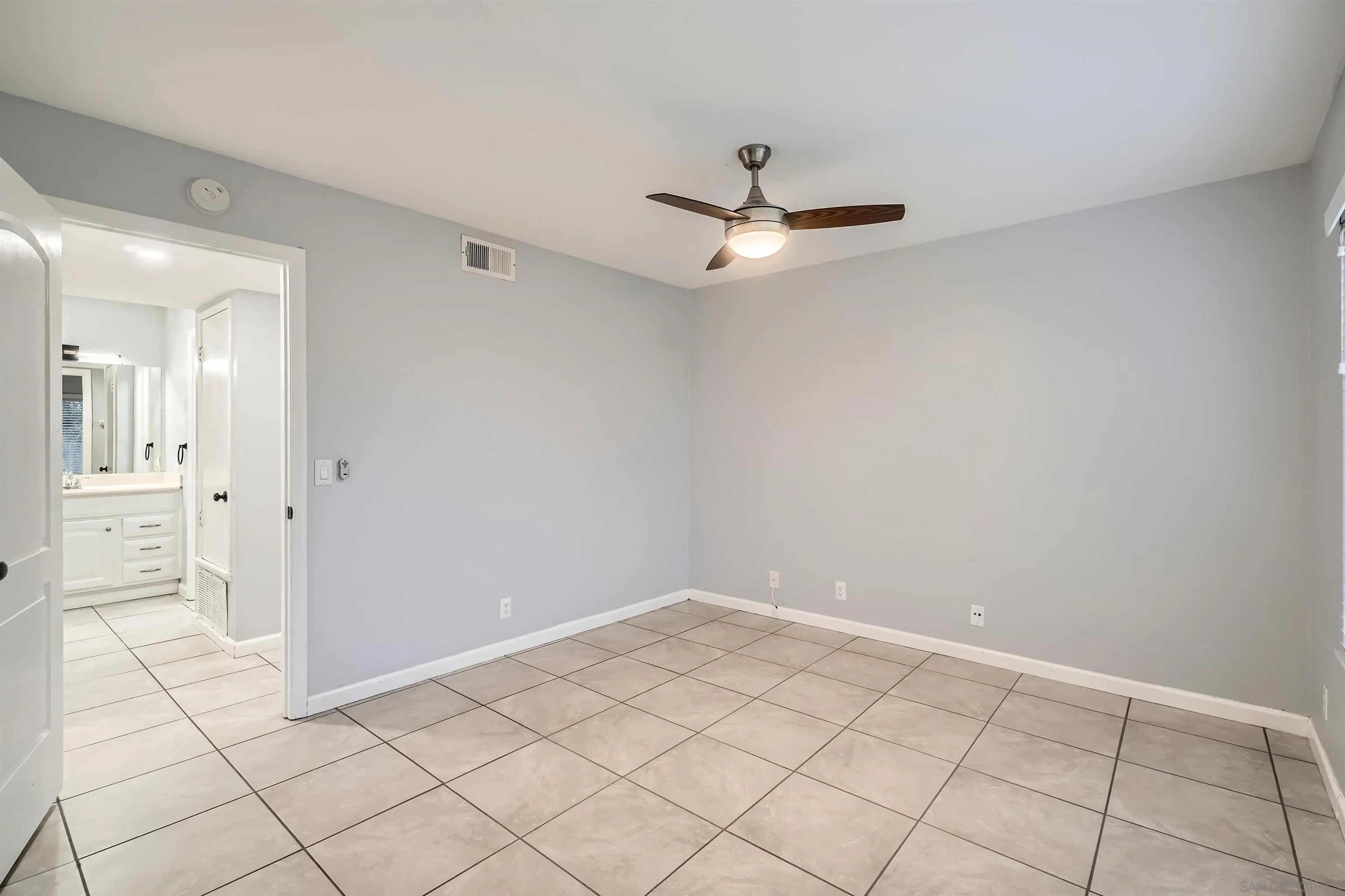https://cdn.realtyfeed.com/cdn/127/260013563/e6de8c35a93d44a39a718c1b073e827a.webp