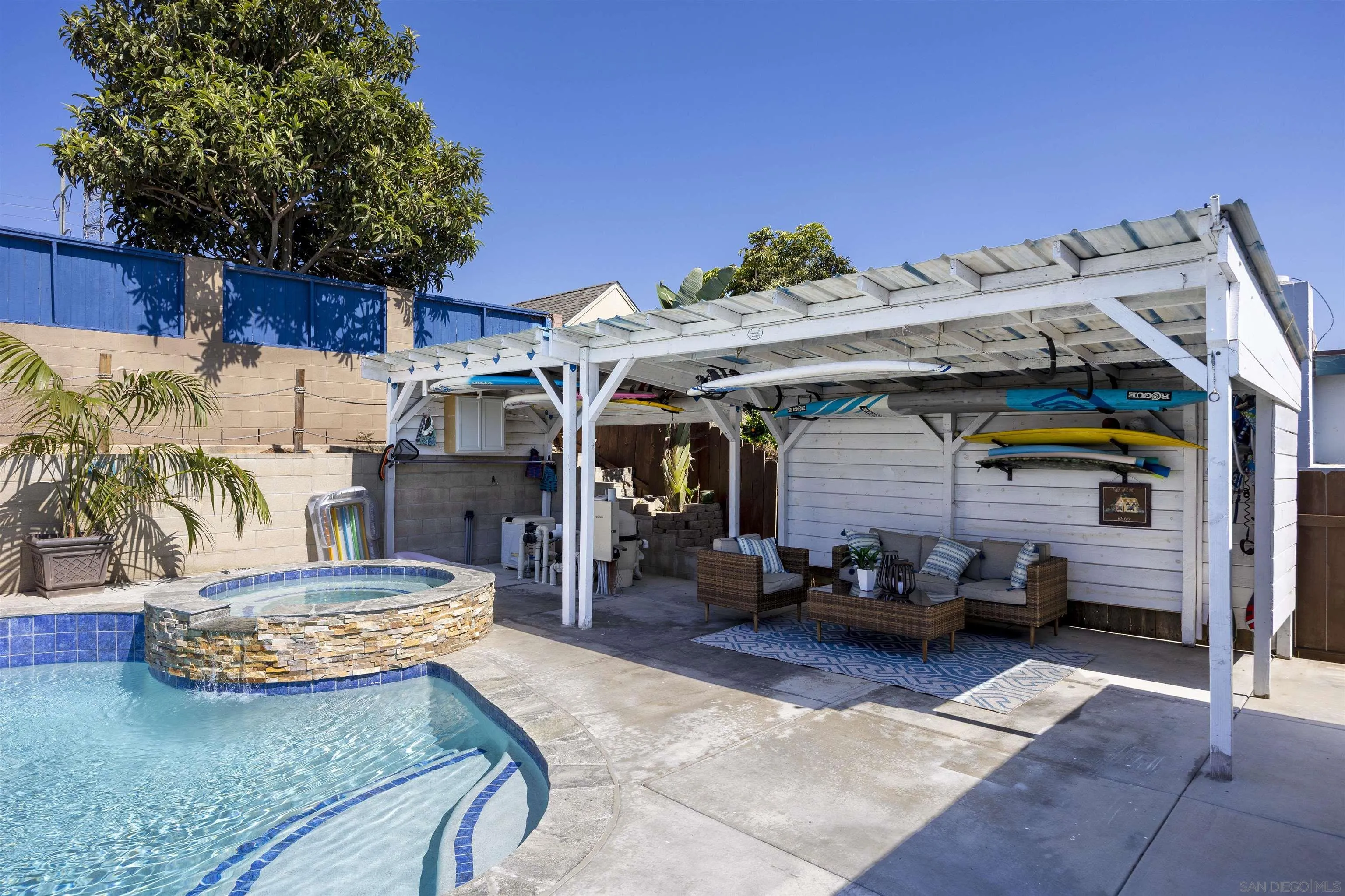 https://cdn.realtyfeed.com/cdn/127/260013564/2fa14a44d2a042d64e8af1a5eb697c92.webp