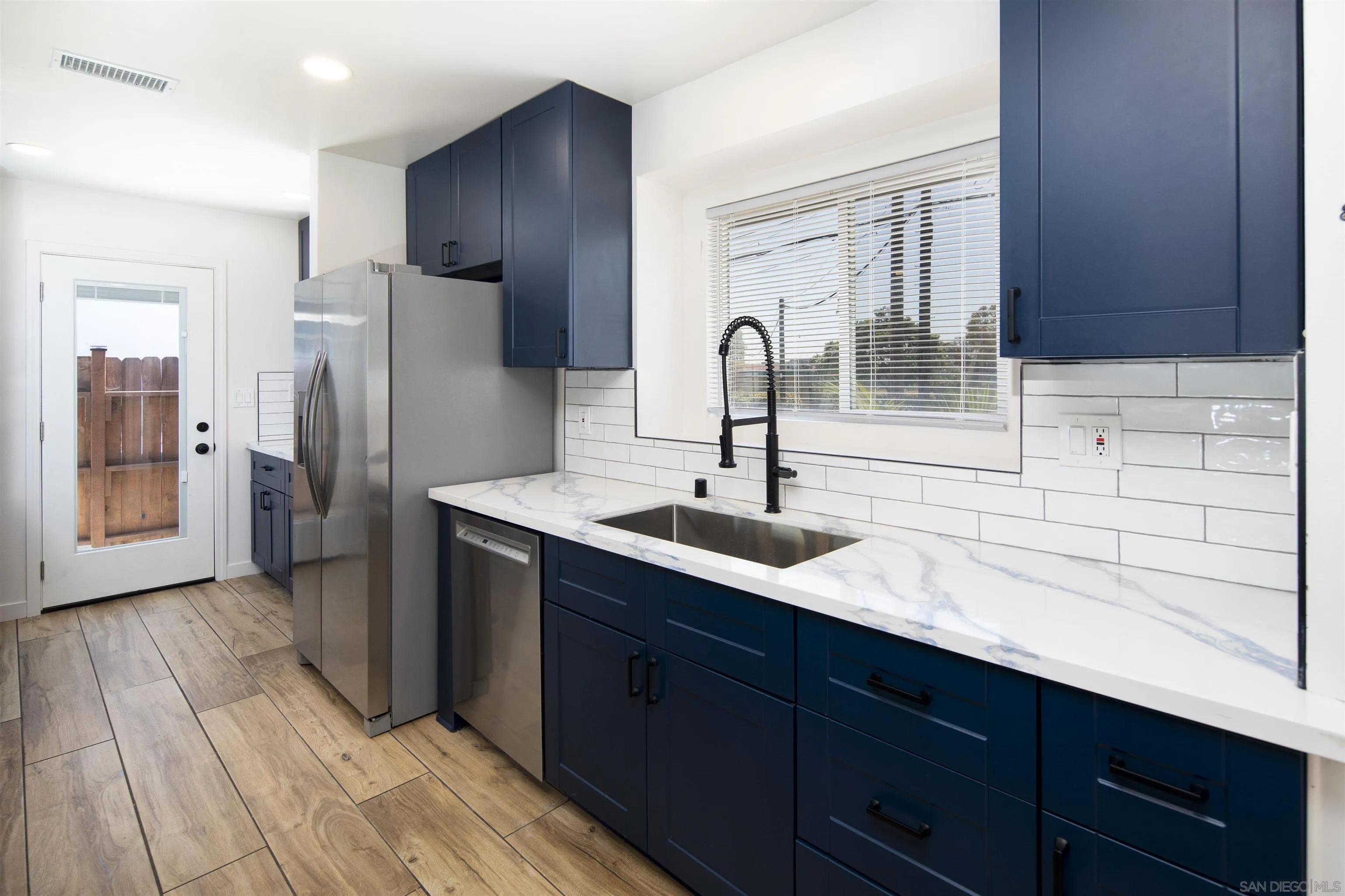 https://cdn.realtyfeed.com/cdn/127/260013564/5be4779d7634b988e200ec618773f8ec.webp