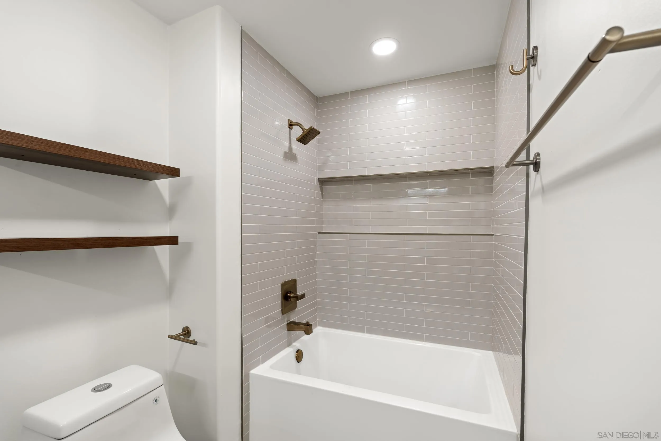 https://cdn.realtyfeed.com/cdn/127/260013568/0f4d731cf2e79d970e9e214bc4335a94.webp