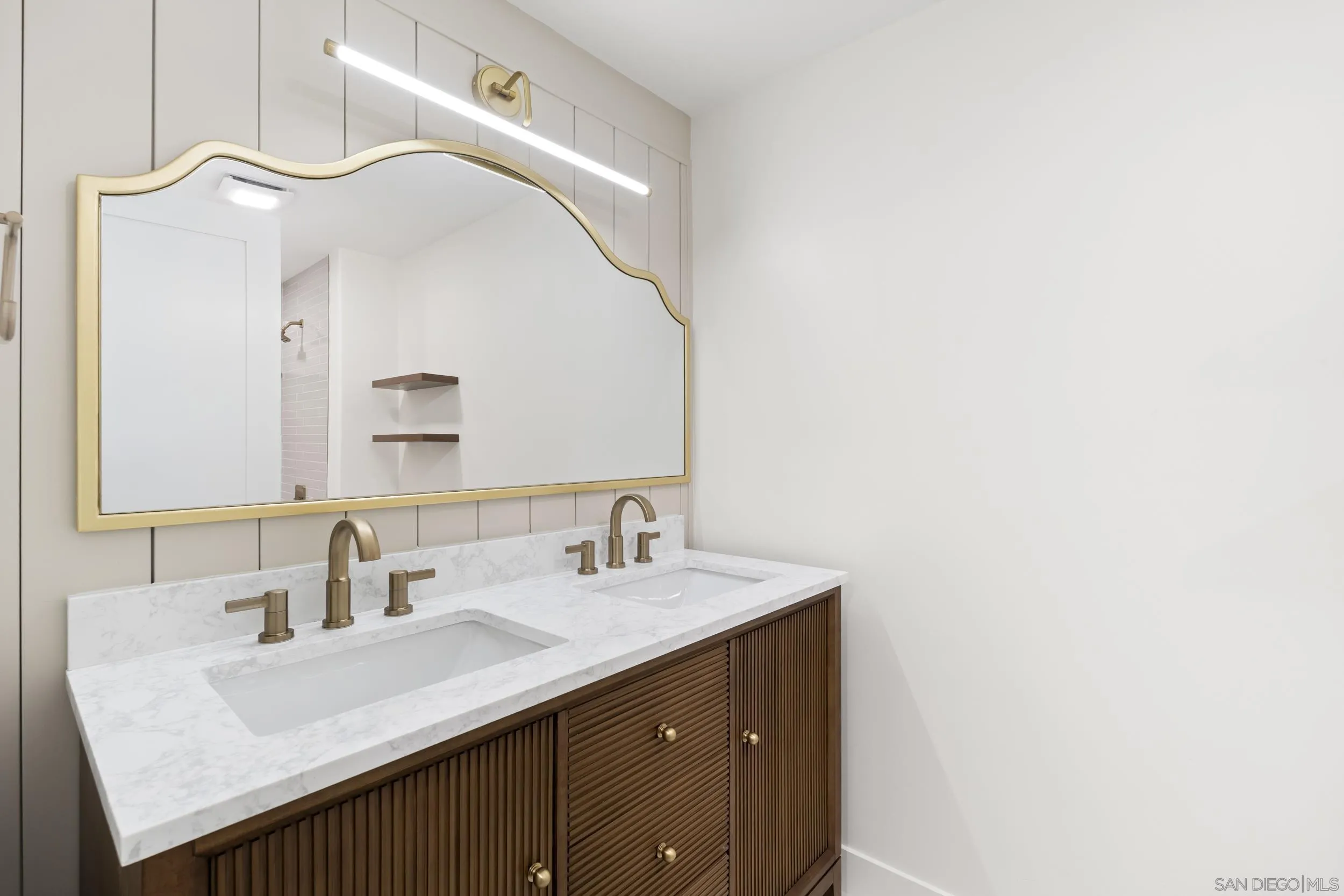 https://cdn.realtyfeed.com/cdn/127/260013568/1de0d023e7283c23a534f5ee2728f9d7.webp