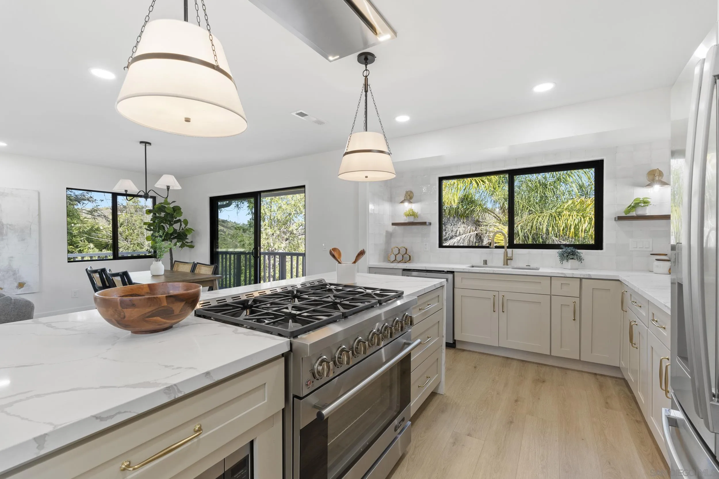 https://cdn.realtyfeed.com/cdn/127/260013568/594973cc95f5db980f61b609b8fe018f.webp