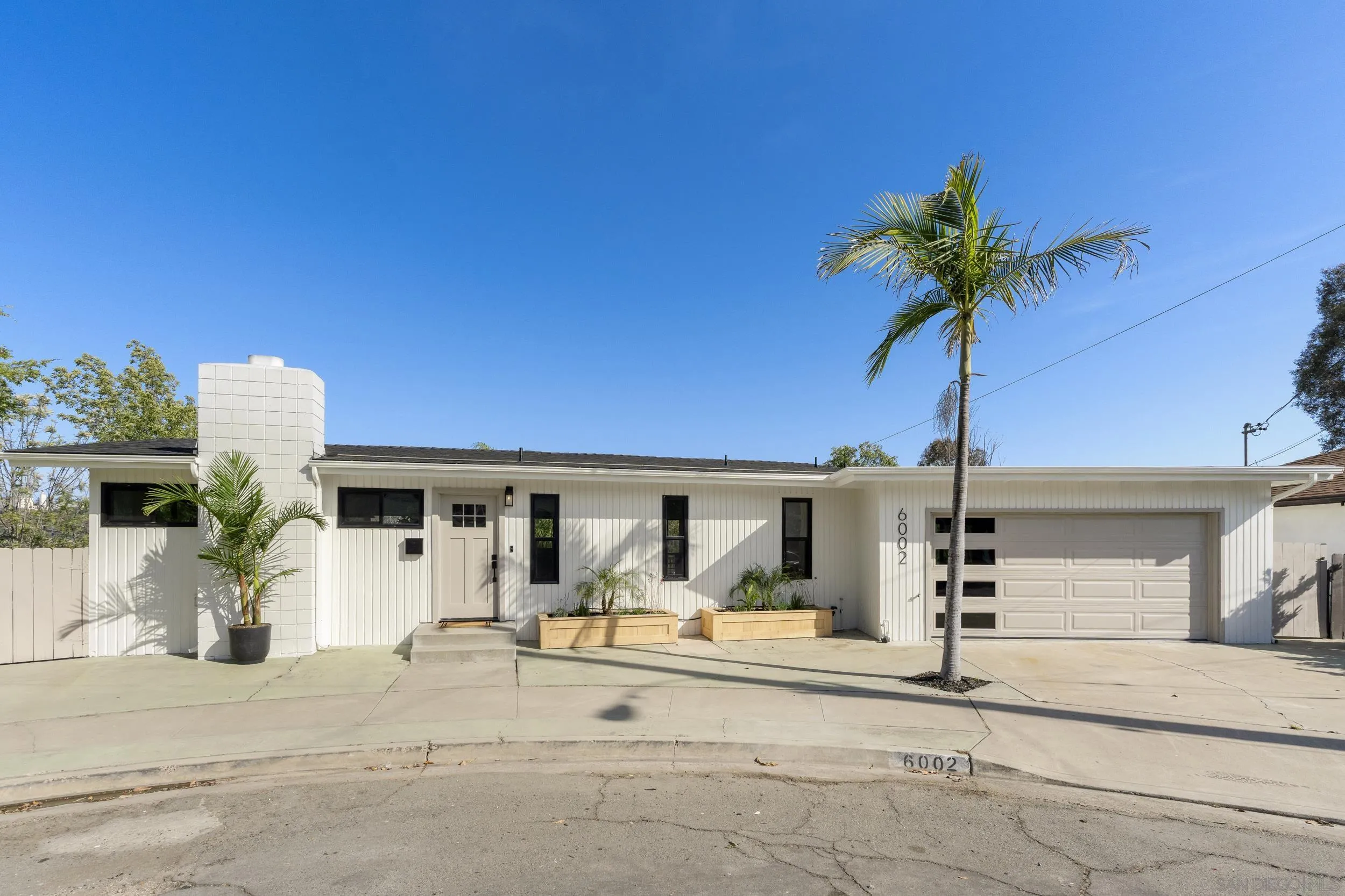 https://cdn.realtyfeed.com/cdn/127/260013568/d1a24cdc1fa4550b62bf518338b08e93.webp