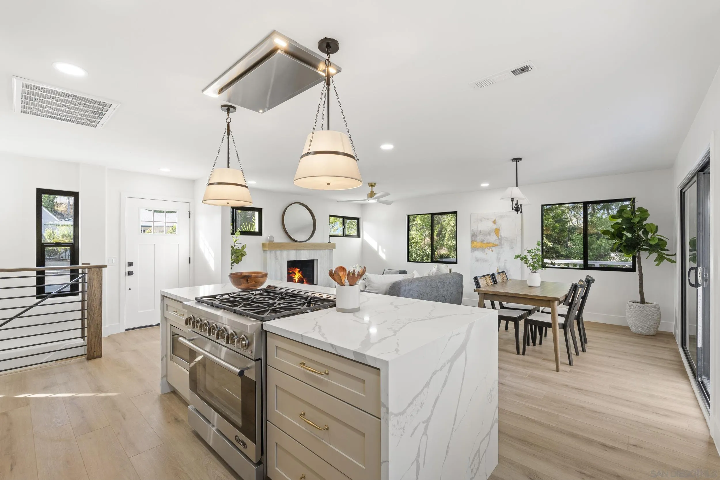 https://cdn.realtyfeed.com/cdn/127/260013568/eb7a41d3ff2d21333131ee0ad07aae7b.webp