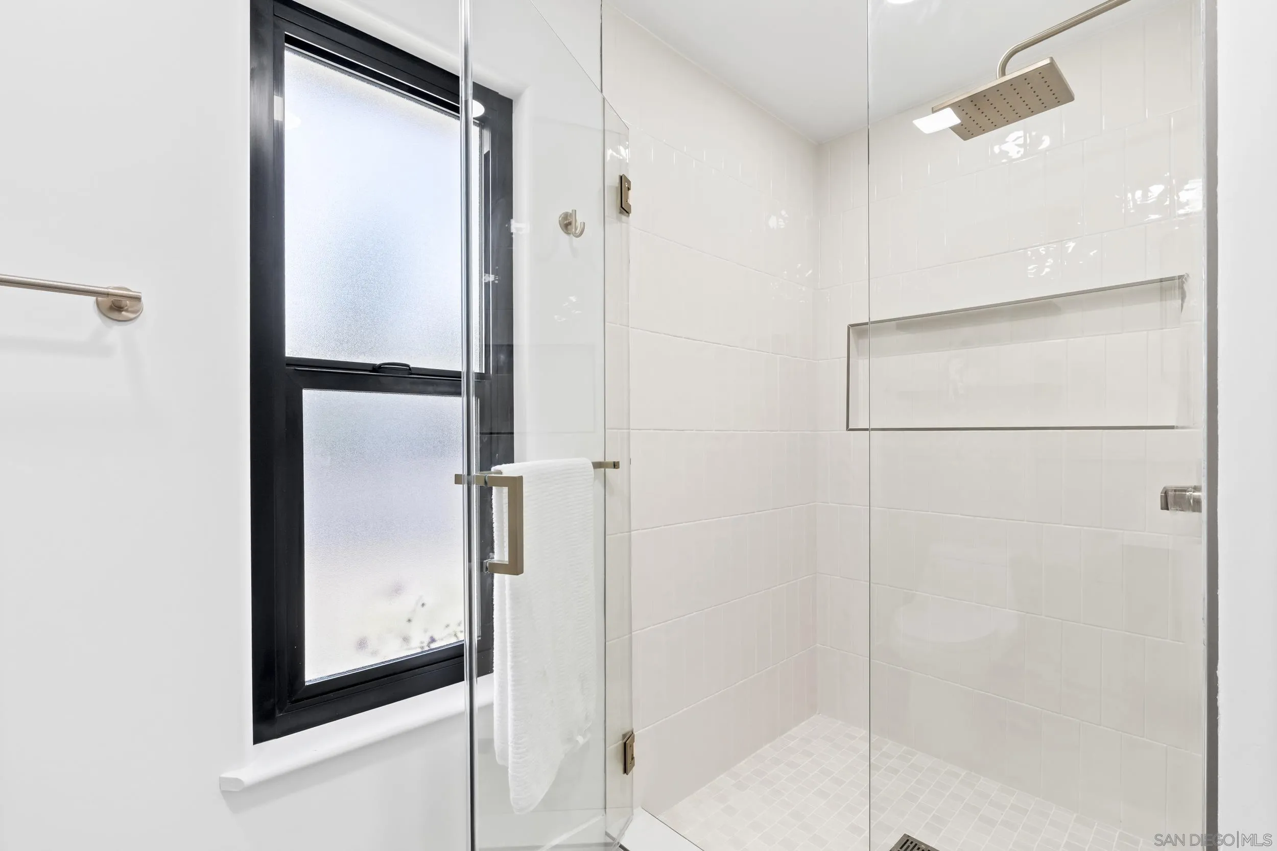 https://cdn.realtyfeed.com/cdn/127/260013568/fb295072168fe4b2f9f801f7da89c551.webp