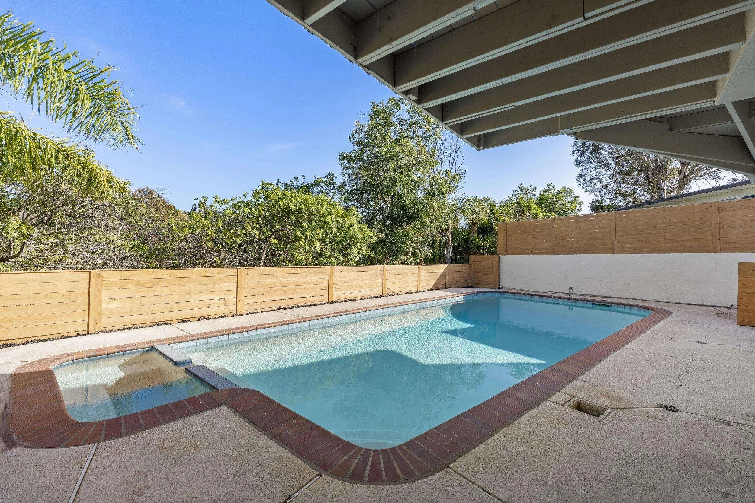 https://cdn.realtyfeed.com/cdn/127/260013568/fd3403f40395e8047f4612e7e8a992c1.webp