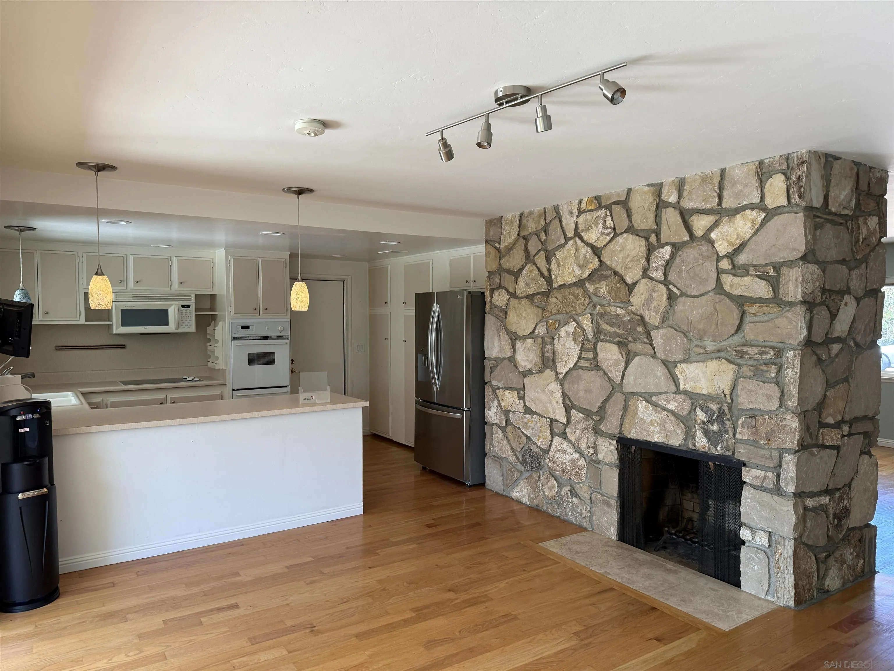 https://cdn.realtyfeed.com/cdn/127/260013569/3c8203b0519abe85cf5554b6f76a3362.webp