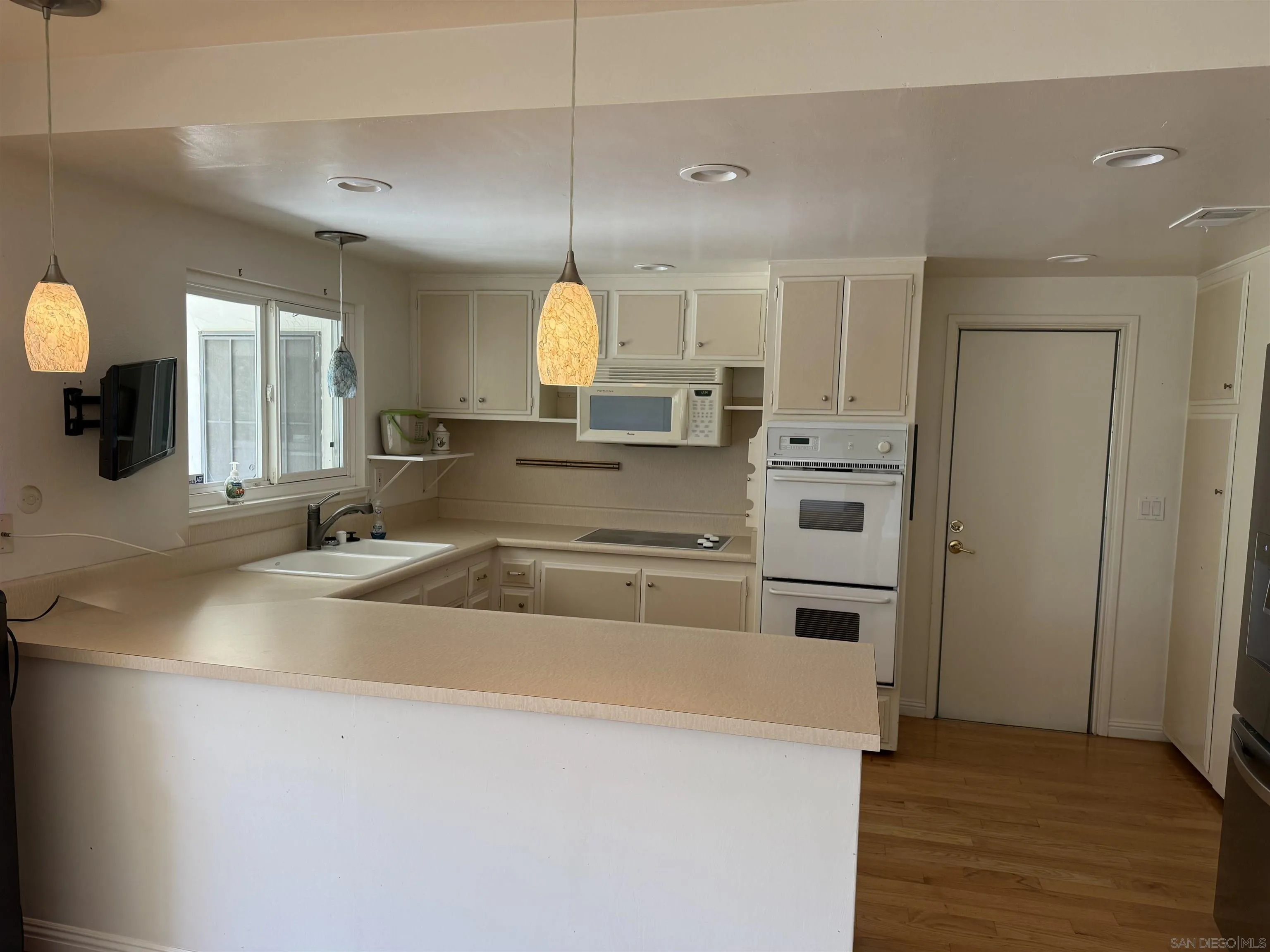 https://cdn.realtyfeed.com/cdn/127/260013569/721b820021163741e58cca877f52df5f.webp