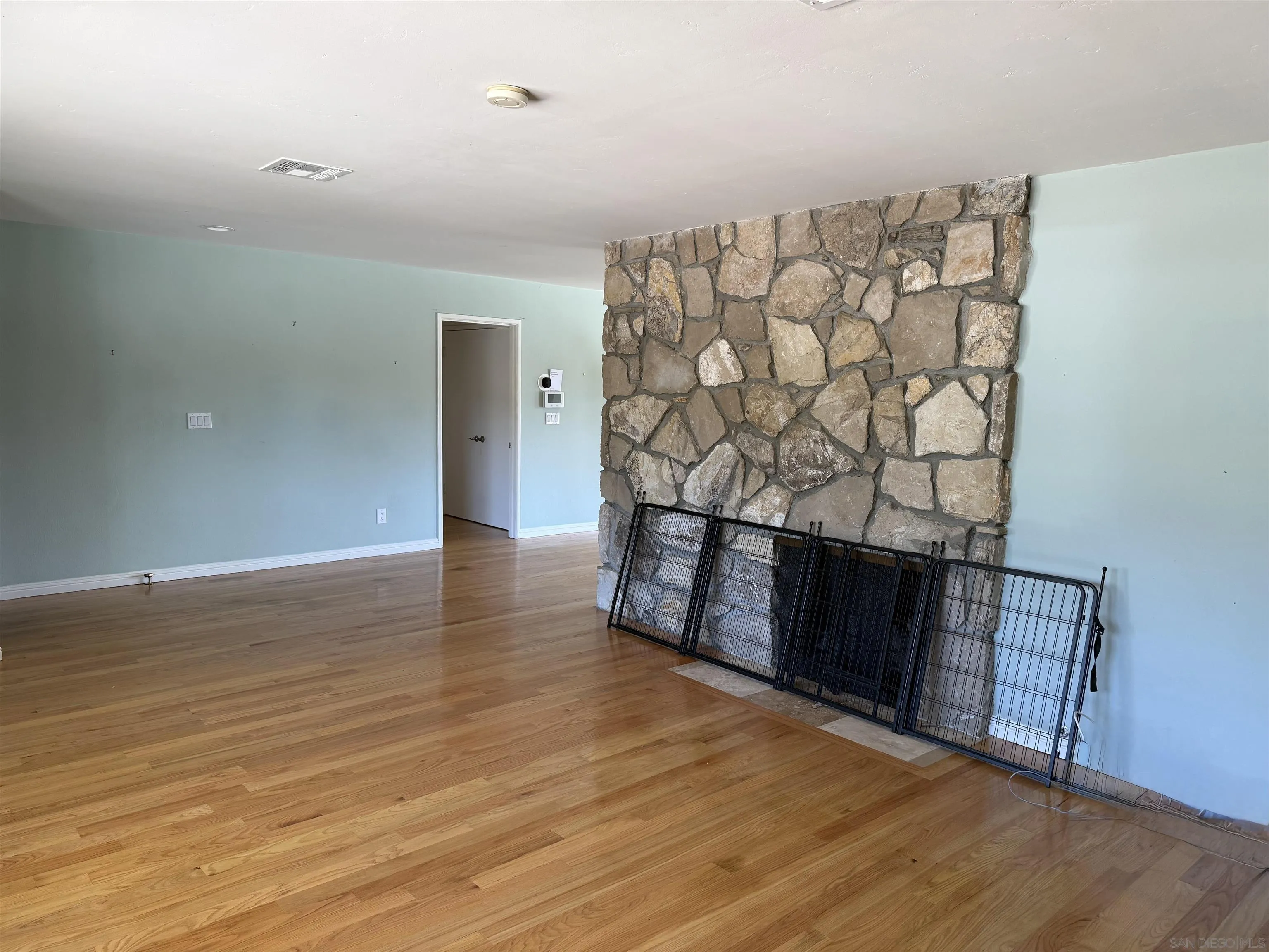 https://cdn.realtyfeed.com/cdn/127/260013569/97f30c44331414062cb7d1045614a75a.webp