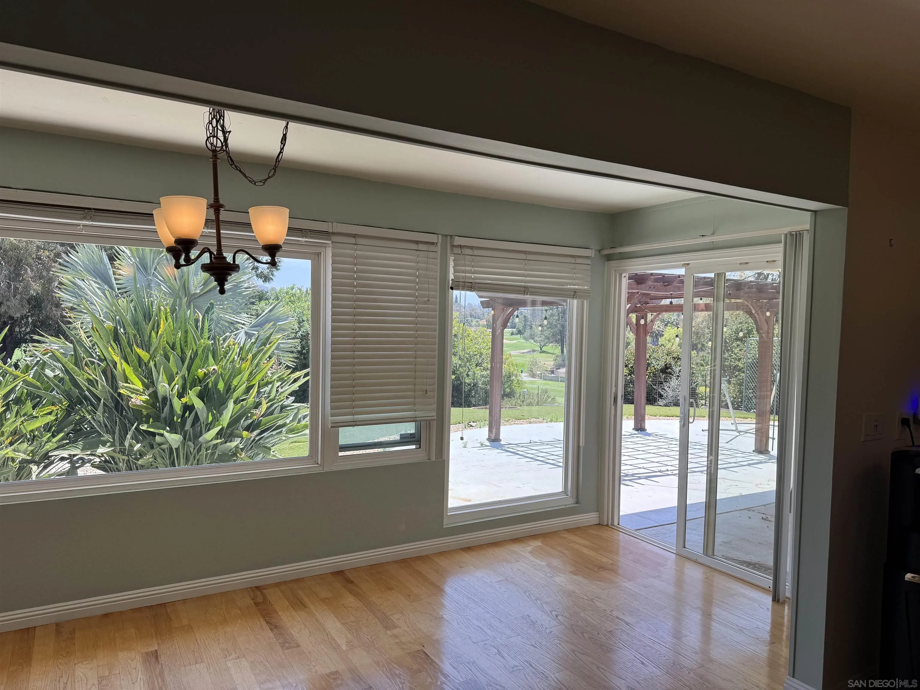 https://cdn.realtyfeed.com/cdn/127/260013569/9b970b6b47821a2a2d106d112fb12620.webp