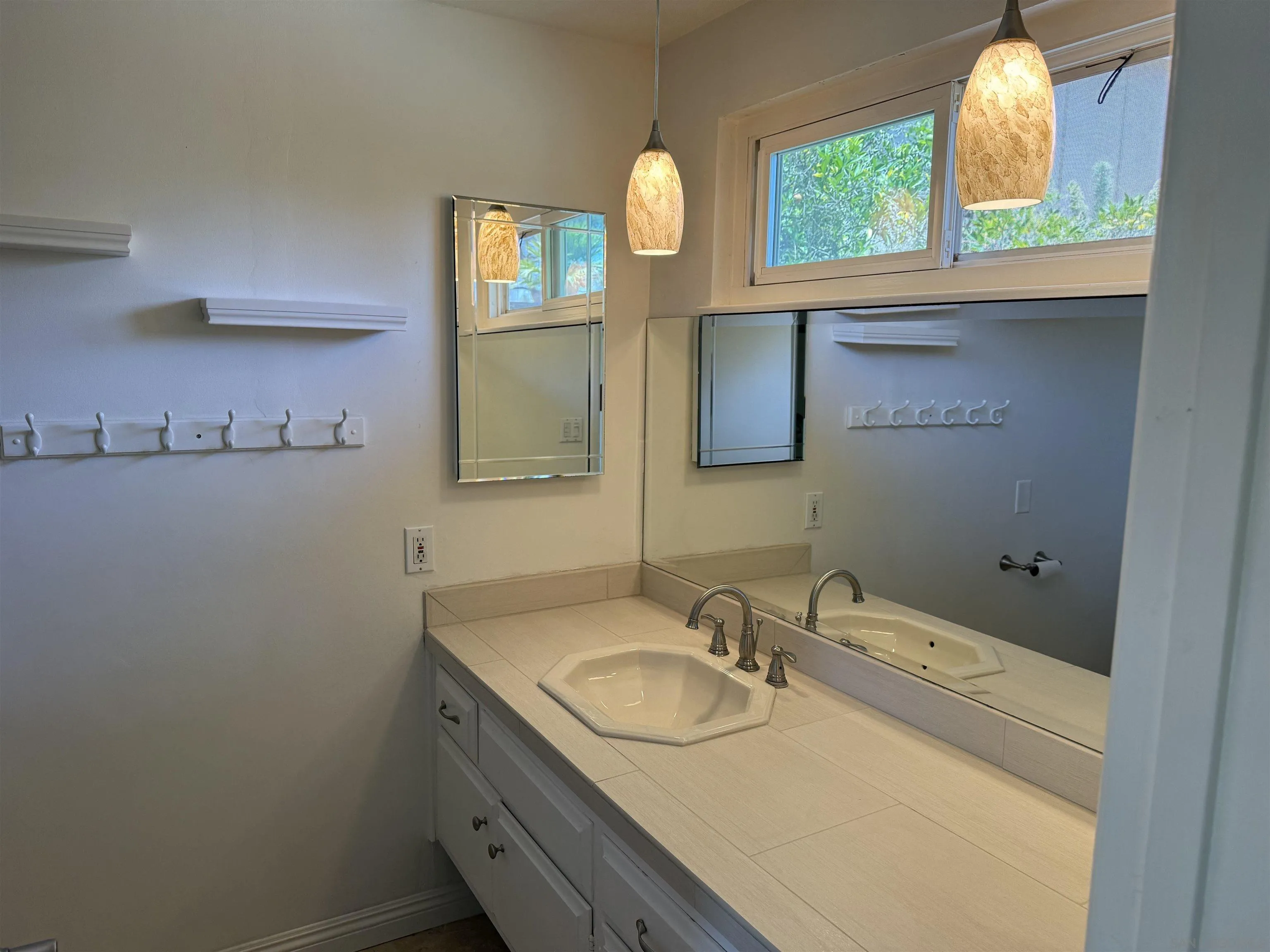 https://cdn.realtyfeed.com/cdn/127/260013569/dbcd5d2918d293836530e69f65e72596.webp