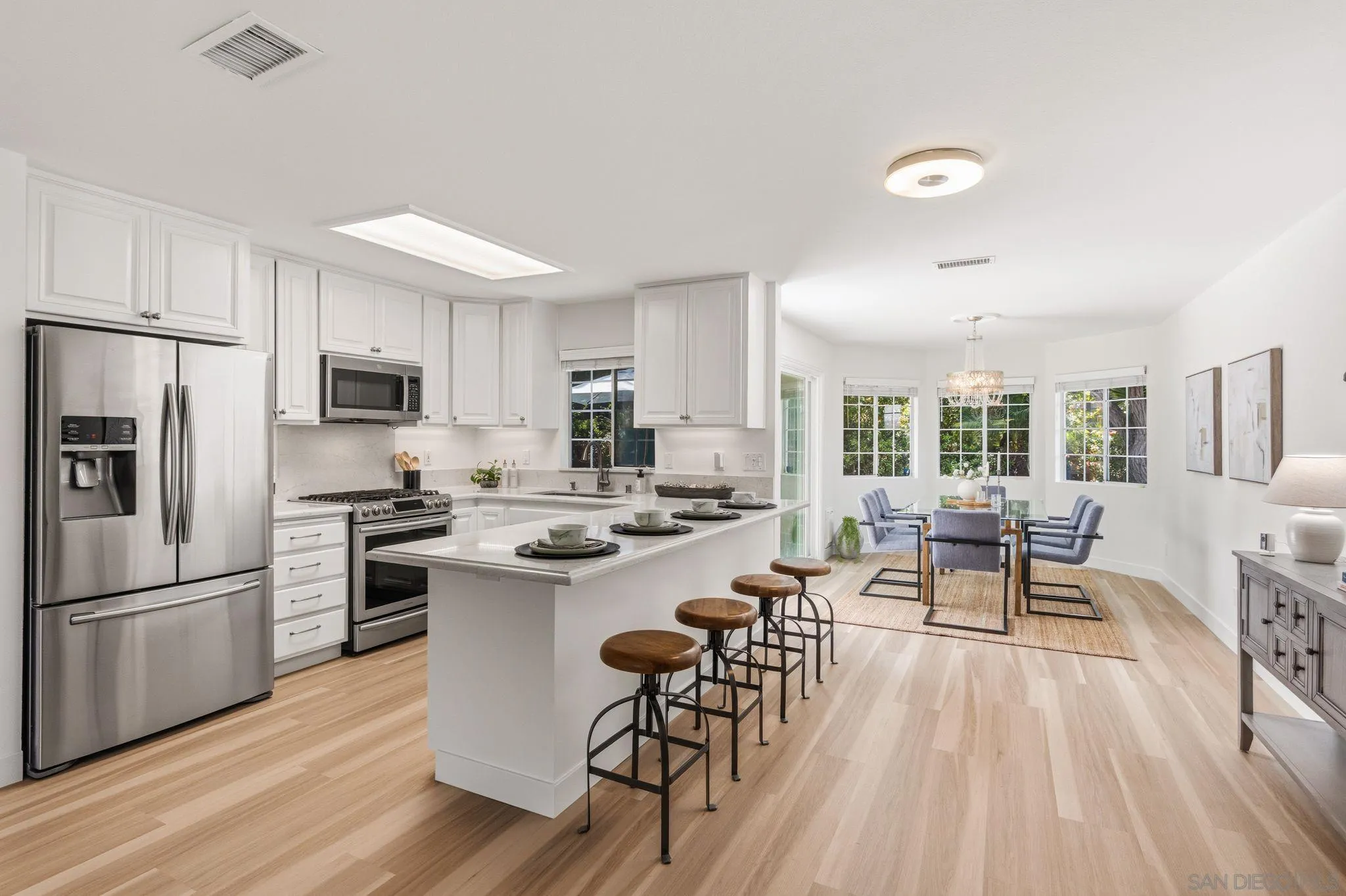 https://cdn.realtyfeed.com/cdn/127/260013571/36e33f52d77b3b64104d2381bf936bfd.webp