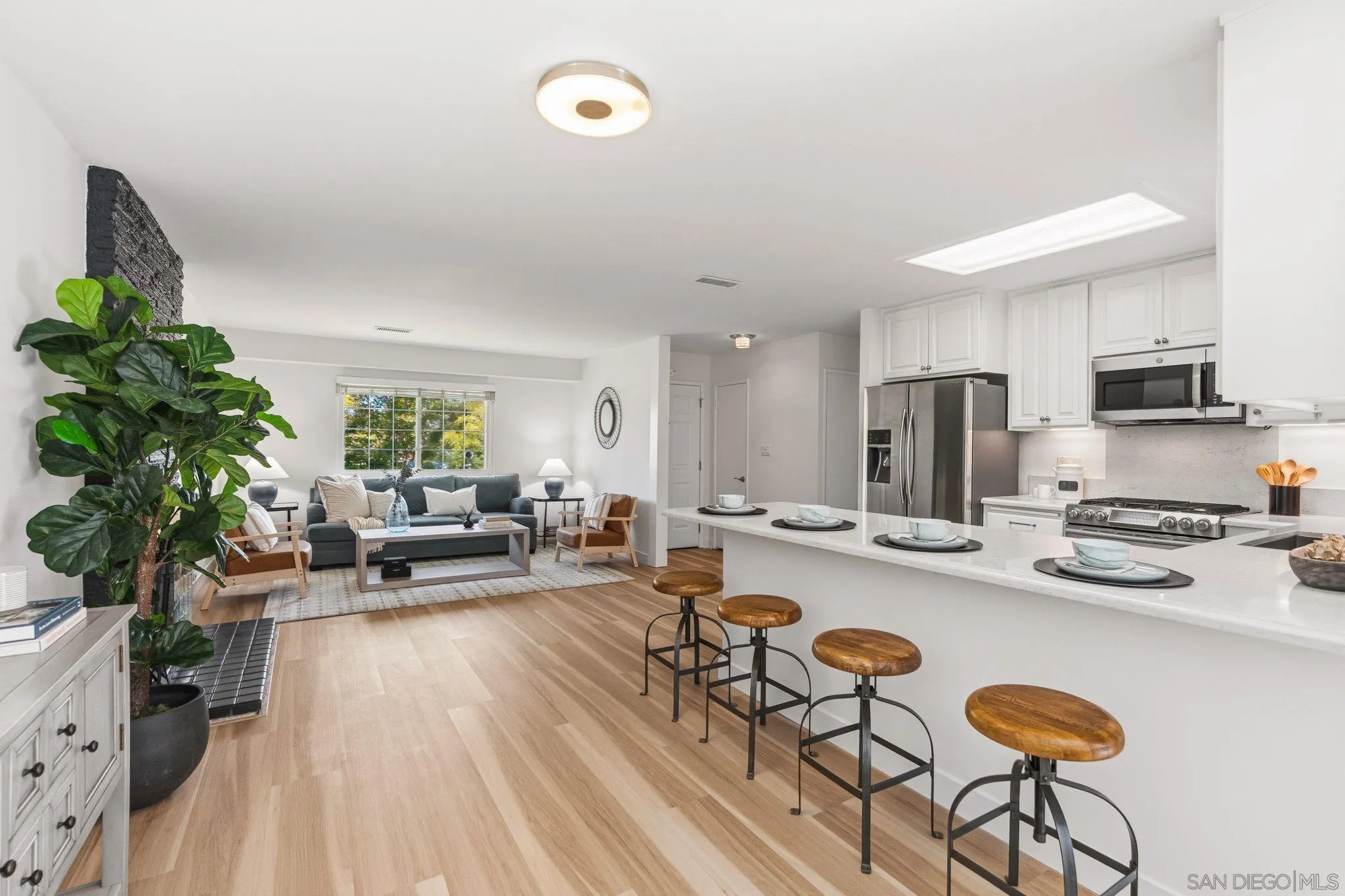 https://cdn.realtyfeed.com/cdn/127/260013571/78281709ad6cf002bf584bbb7525e251.webp
