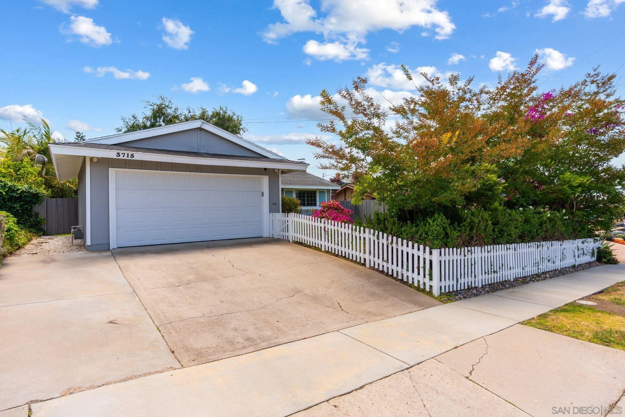 https://cdn.realtyfeed.com/cdn/127/260013571/7cbedba72b879b9dcc11cf22e77f5baa.webp