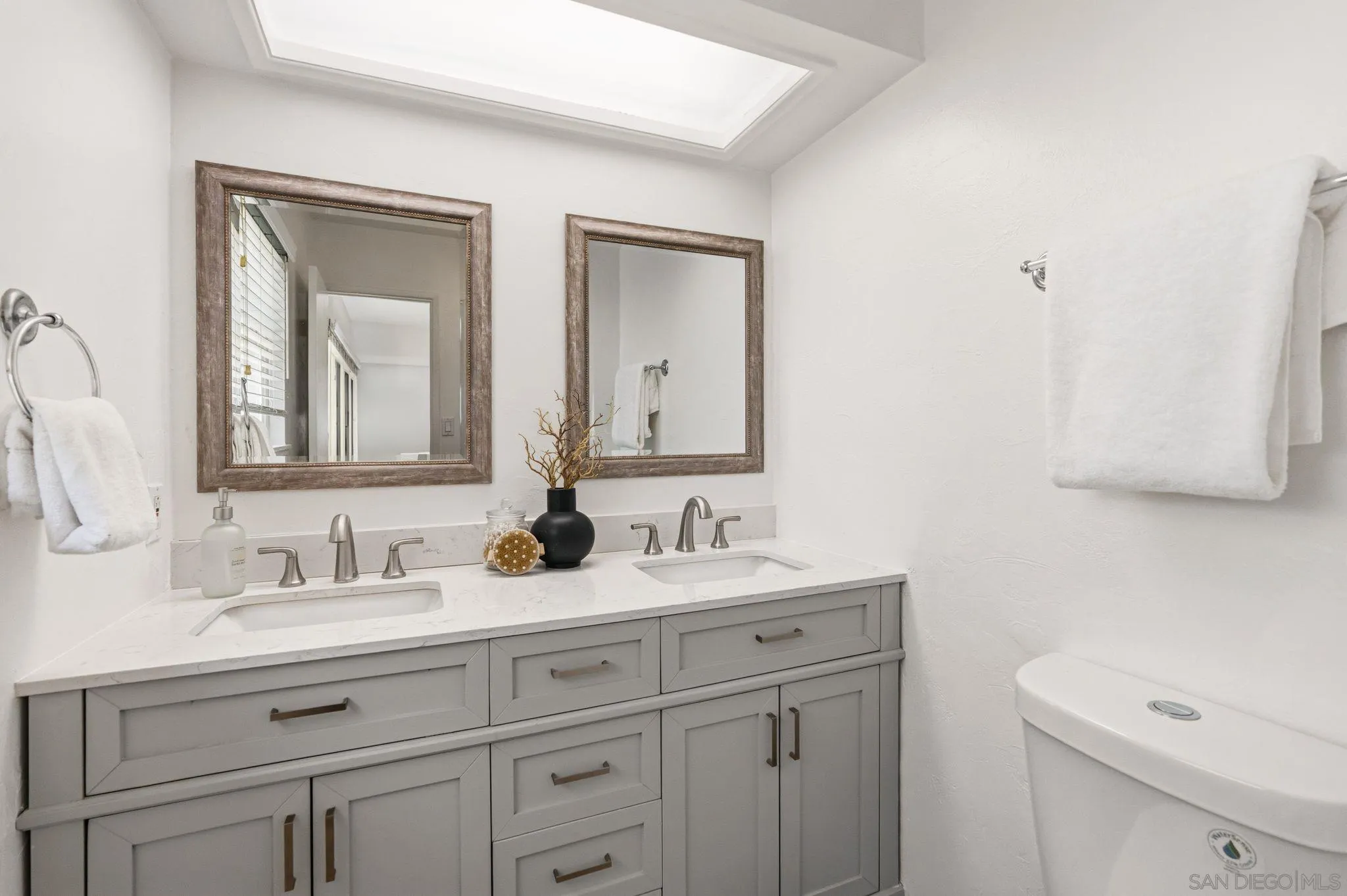 https://cdn.realtyfeed.com/cdn/127/260013571/efee6d679b640433e7a89aab9fb361b3.webp