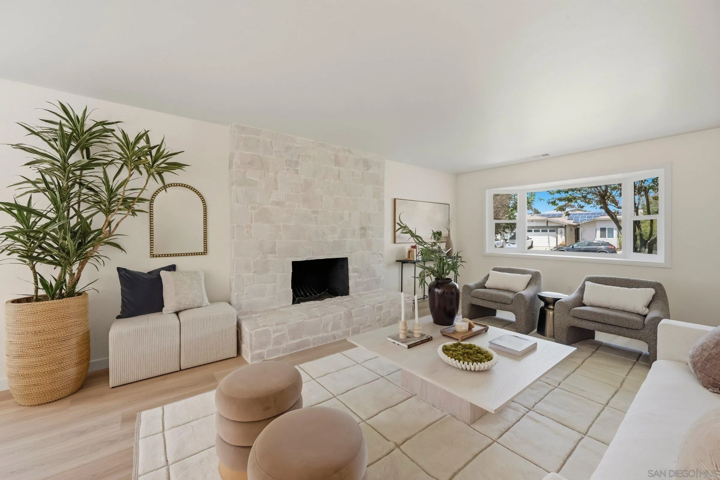 https://cdn.realtyfeed.com/cdn/127/260013572/06fde7ee1236b96fe68a5234a839f606.webp
