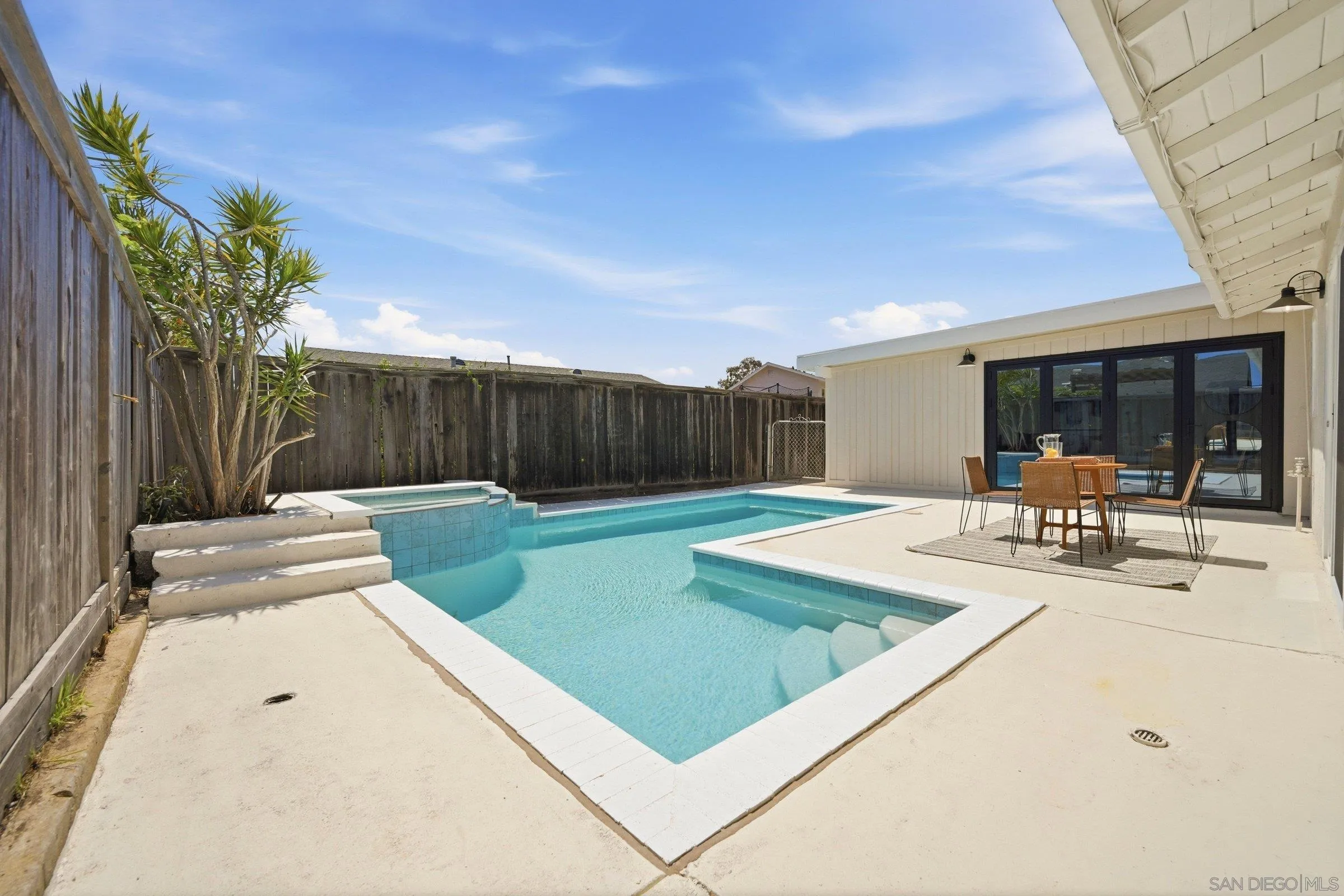 https://cdn.realtyfeed.com/cdn/127/260013572/08559eb7761deec37d6d448f6f38eb7f.webp