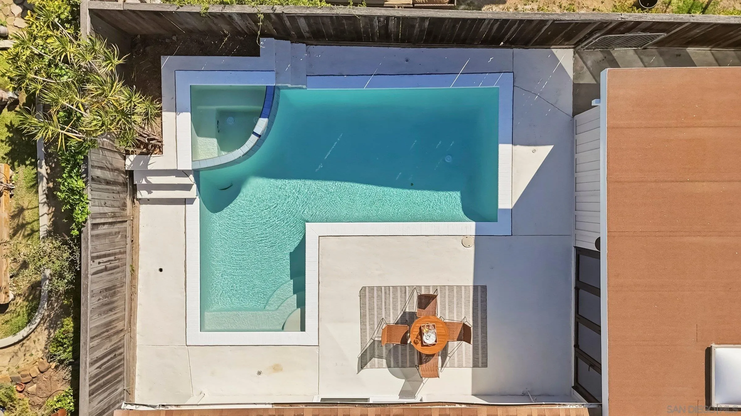 https://cdn.realtyfeed.com/cdn/127/260013572/0fd86fddfd9bbc351a310ddbf98359ec.webp