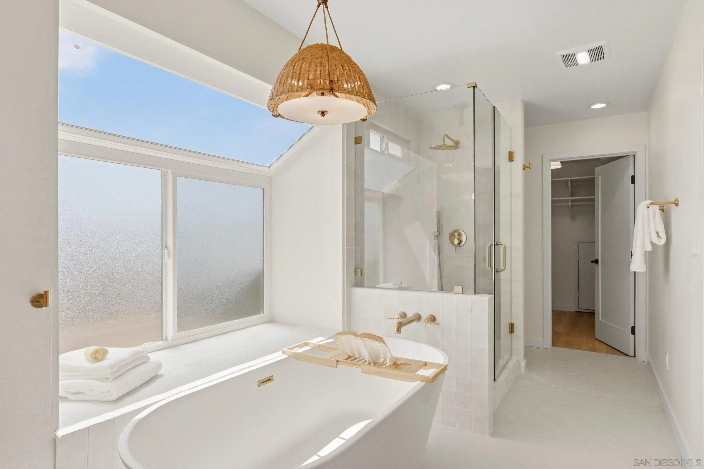 https://cdn.realtyfeed.com/cdn/127/260013572/143887a75c6ee70718dd8281ac3c99d6.webp