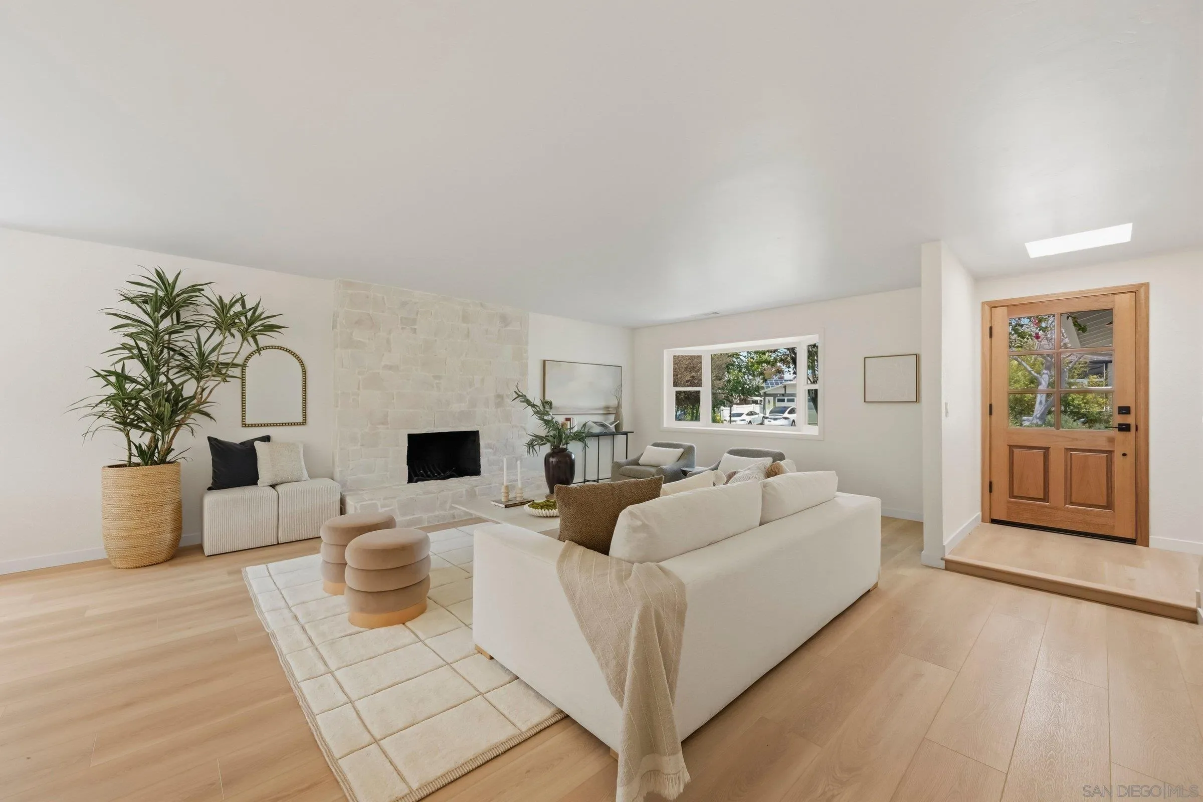 https://cdn.realtyfeed.com/cdn/127/260013572/34bc59ef07aaebce8820646887092334.webp