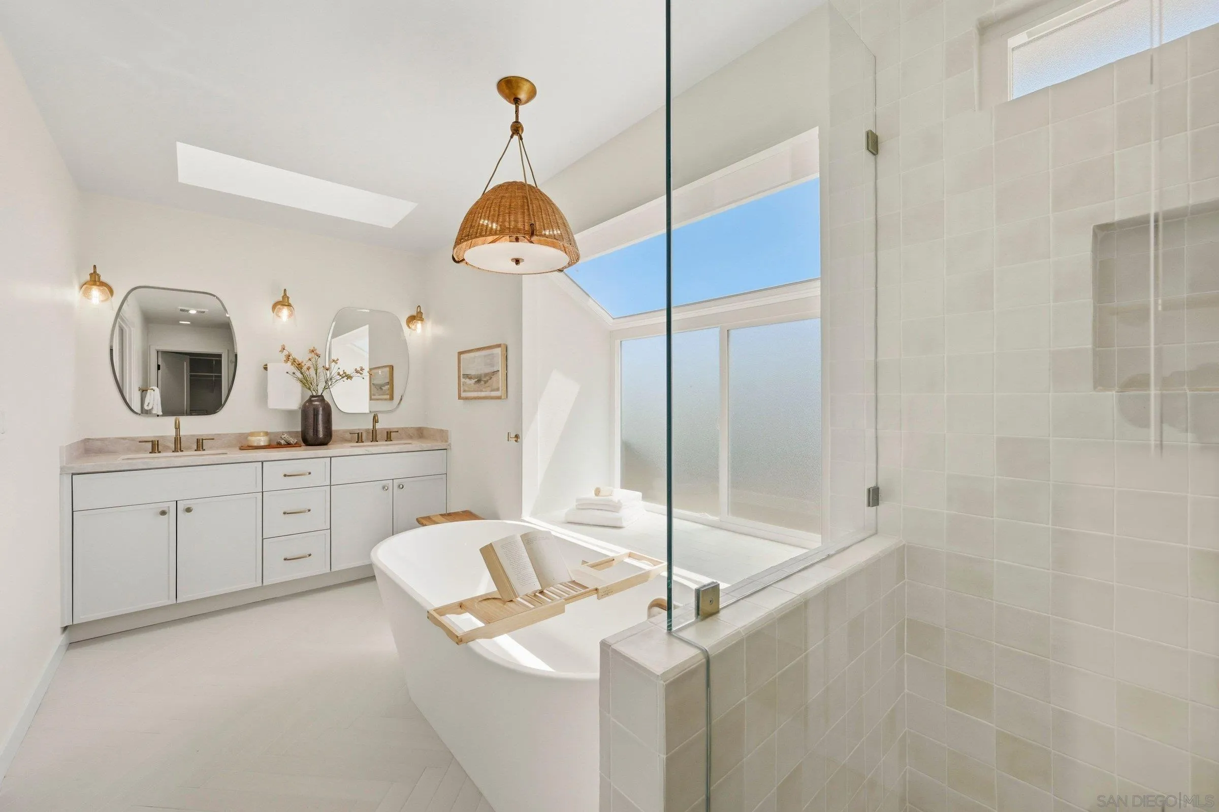 https://cdn.realtyfeed.com/cdn/127/260013572/53f54be1ee1a7823a4deebef50a33ea5.webp