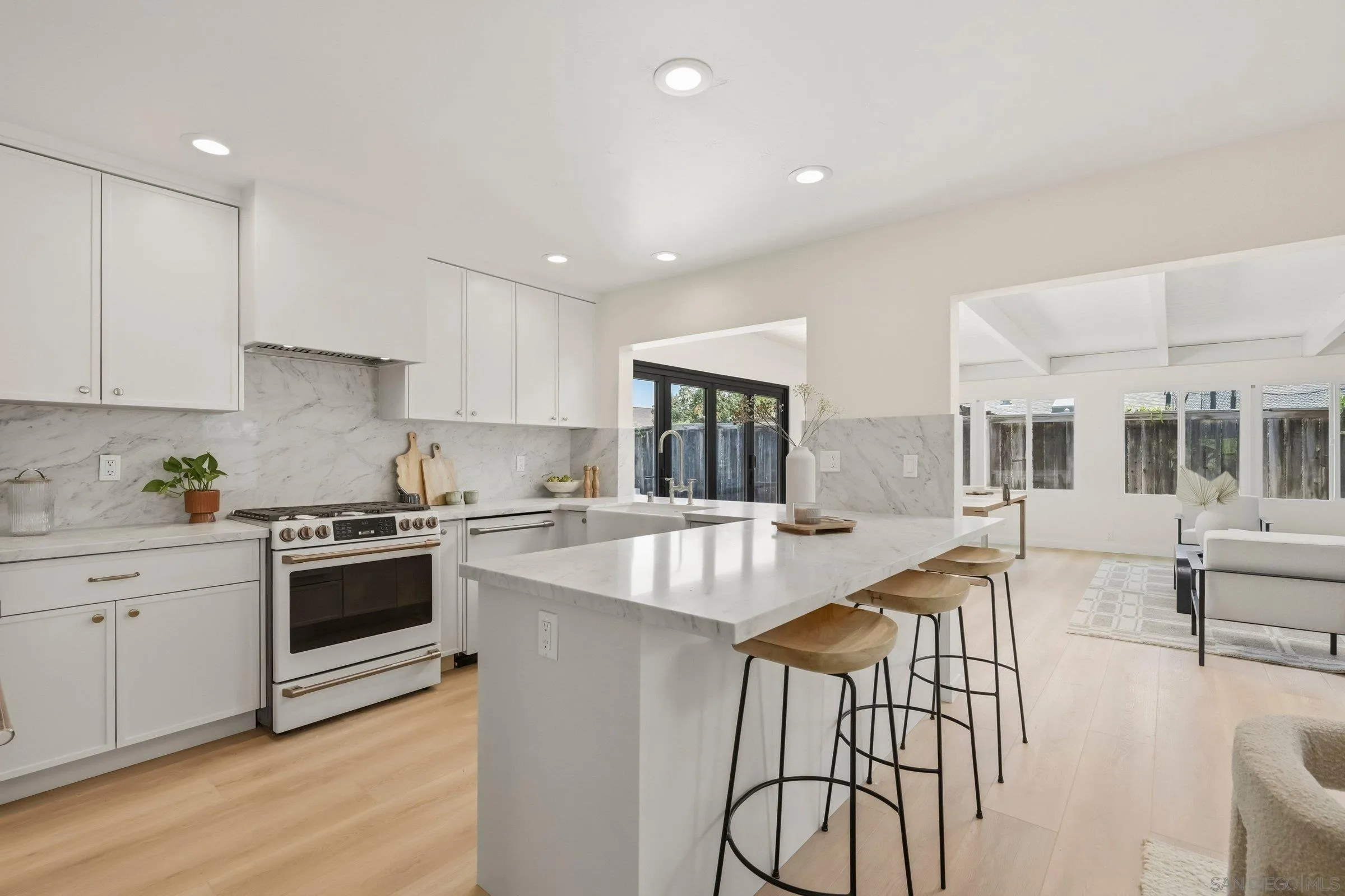 https://cdn.realtyfeed.com/cdn/127/260013572/56601b5eae452929eebc41fb984df1a3.webp