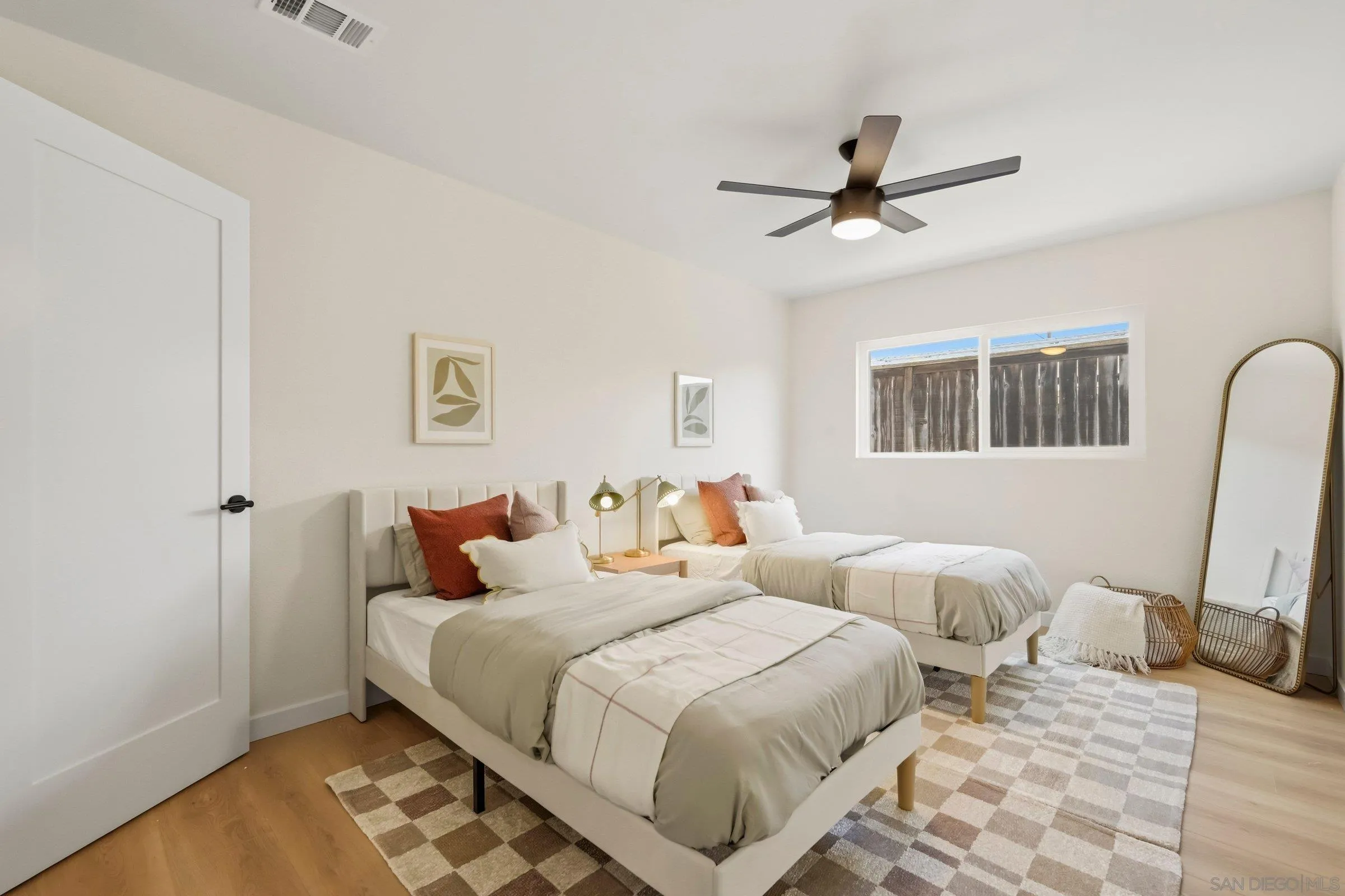 https://cdn.realtyfeed.com/cdn/127/260013572/8ed6a8806c5bab5b6eefad8c1ff1d5af.webp