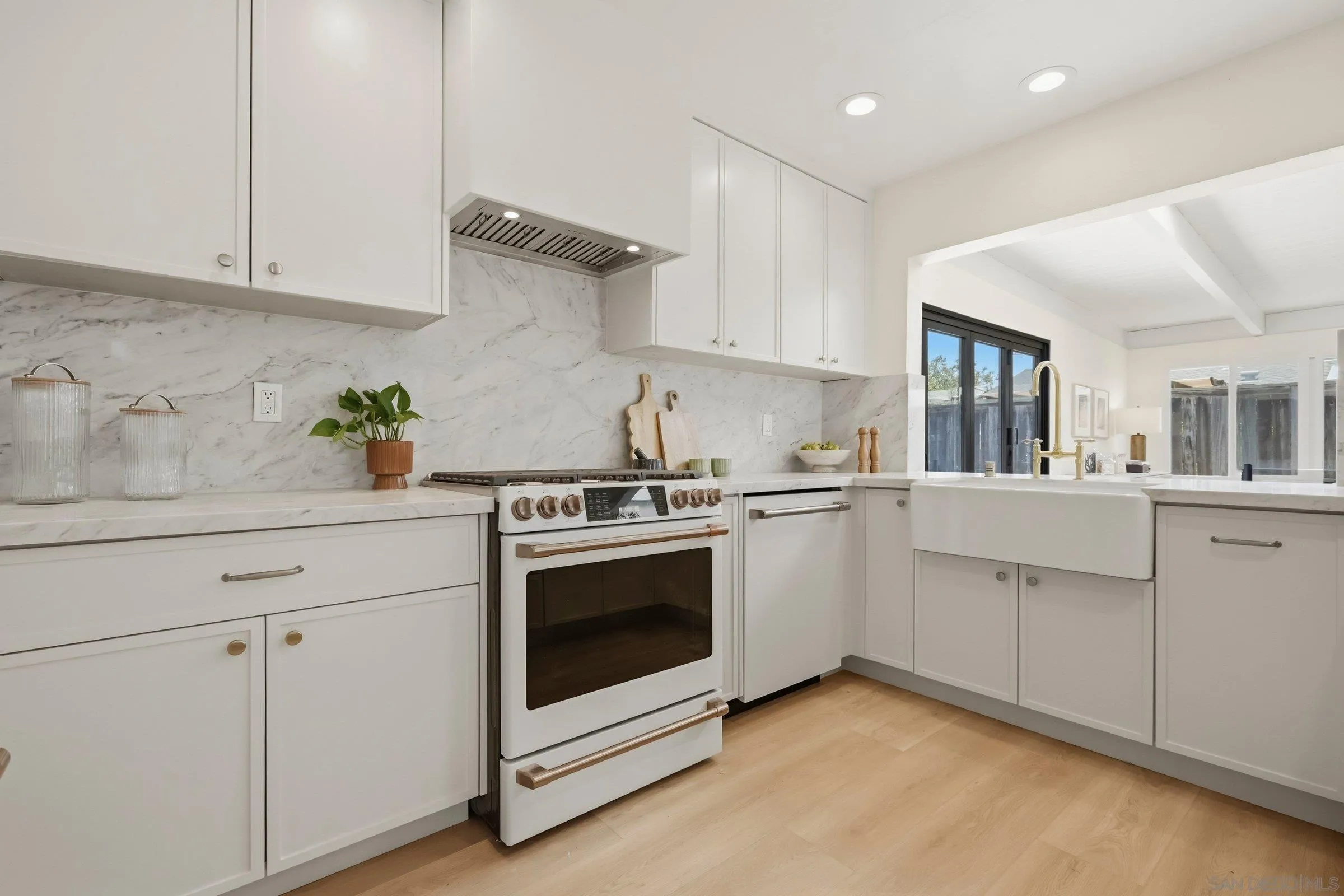 https://cdn.realtyfeed.com/cdn/127/260013572/8ef848d75e636340cb6f5745ca322130.webp