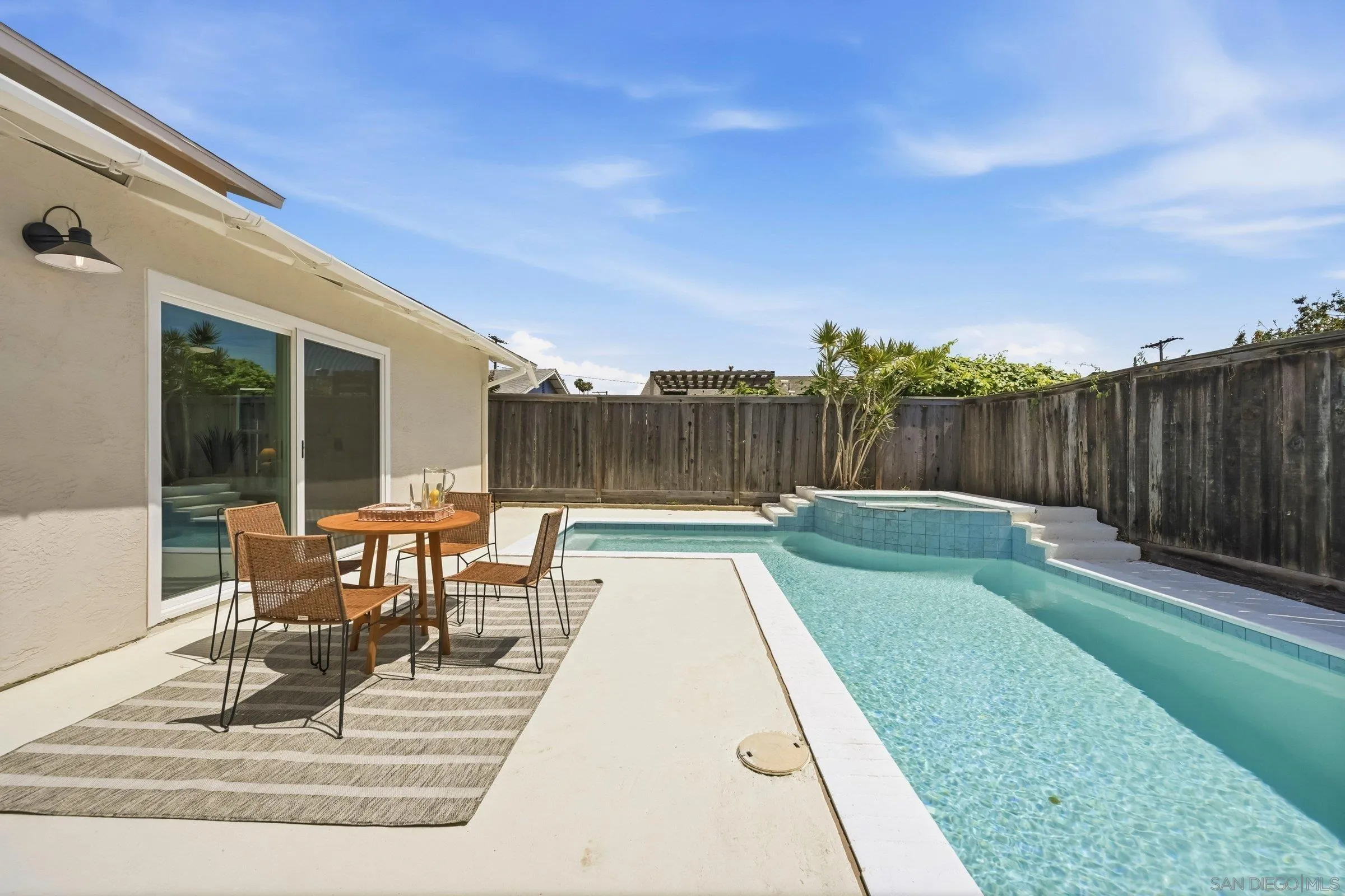 https://cdn.realtyfeed.com/cdn/127/260013572/94b3d5f134bb82a1eebaea09aed7a715.webp