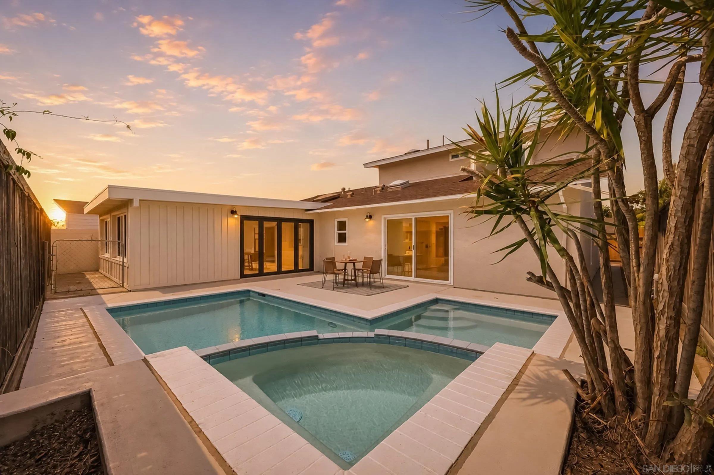 https://cdn.realtyfeed.com/cdn/127/260013572/98da06cf09513d4c75c92e51846caf08.webp