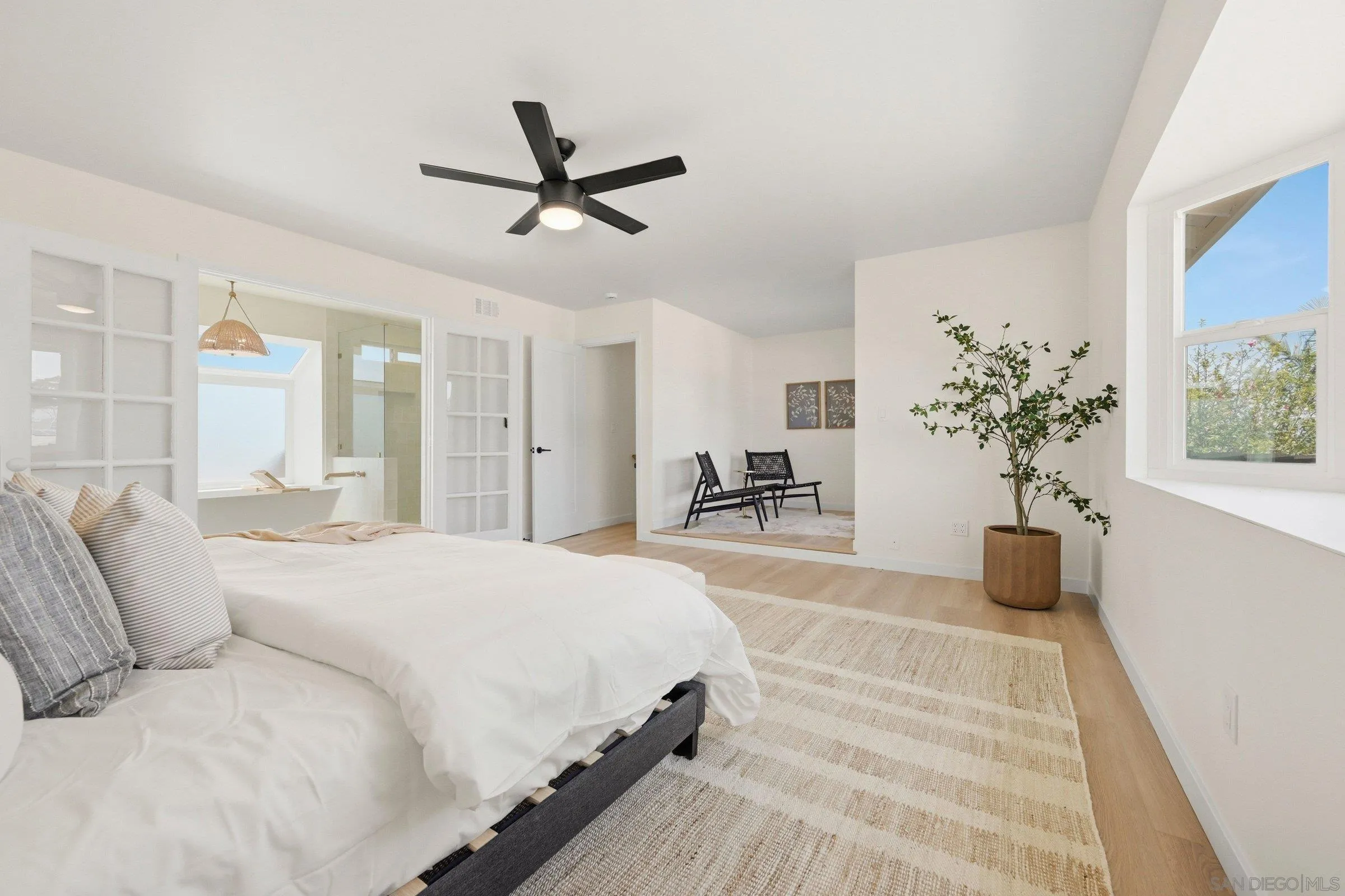 https://cdn.realtyfeed.com/cdn/127/260013572/9ce26eb24c0068ad57cc013a3d858b10.webp
