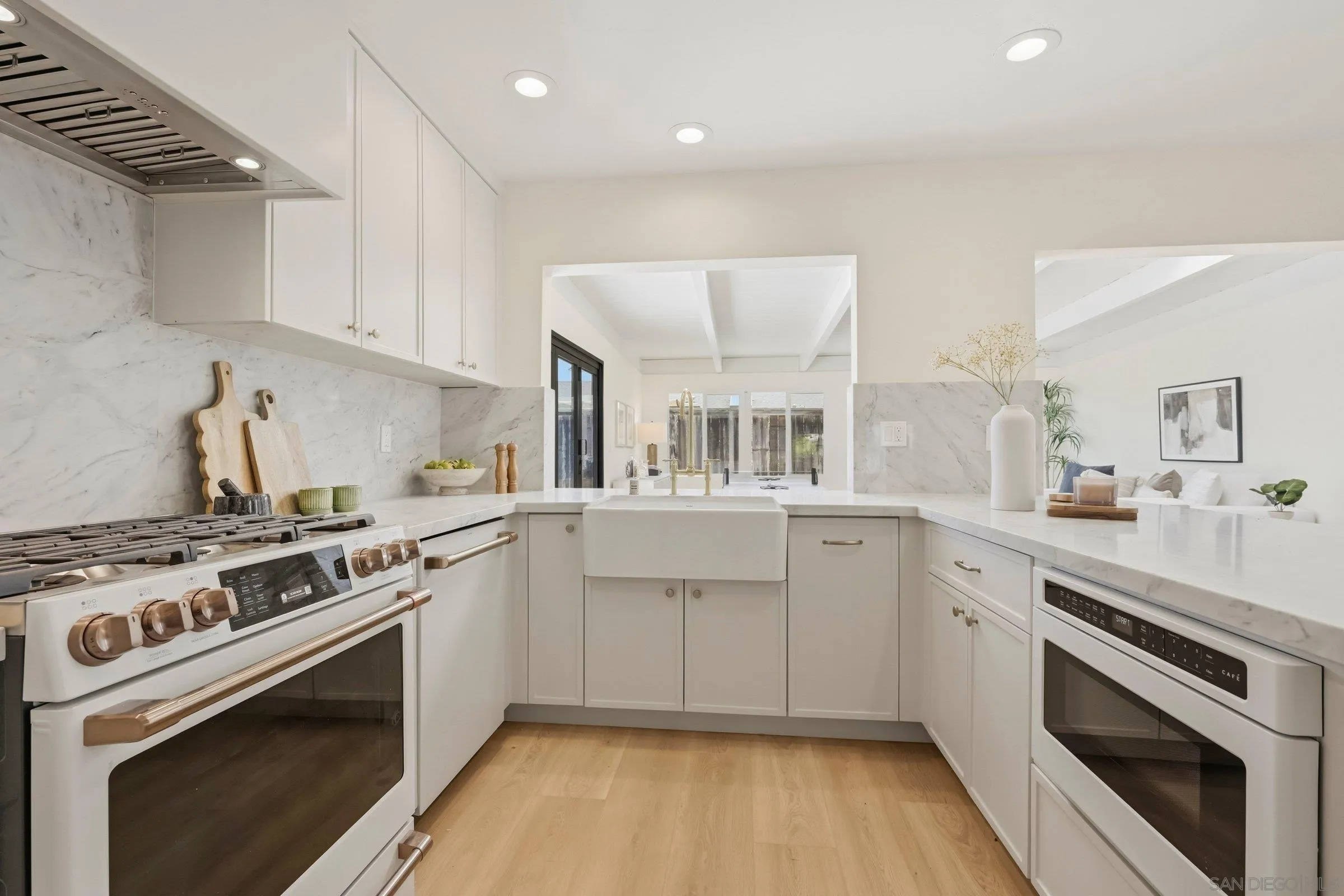 https://cdn.realtyfeed.com/cdn/127/260013572/b6c5560f5b029fc83ac8fe341657c465.webp