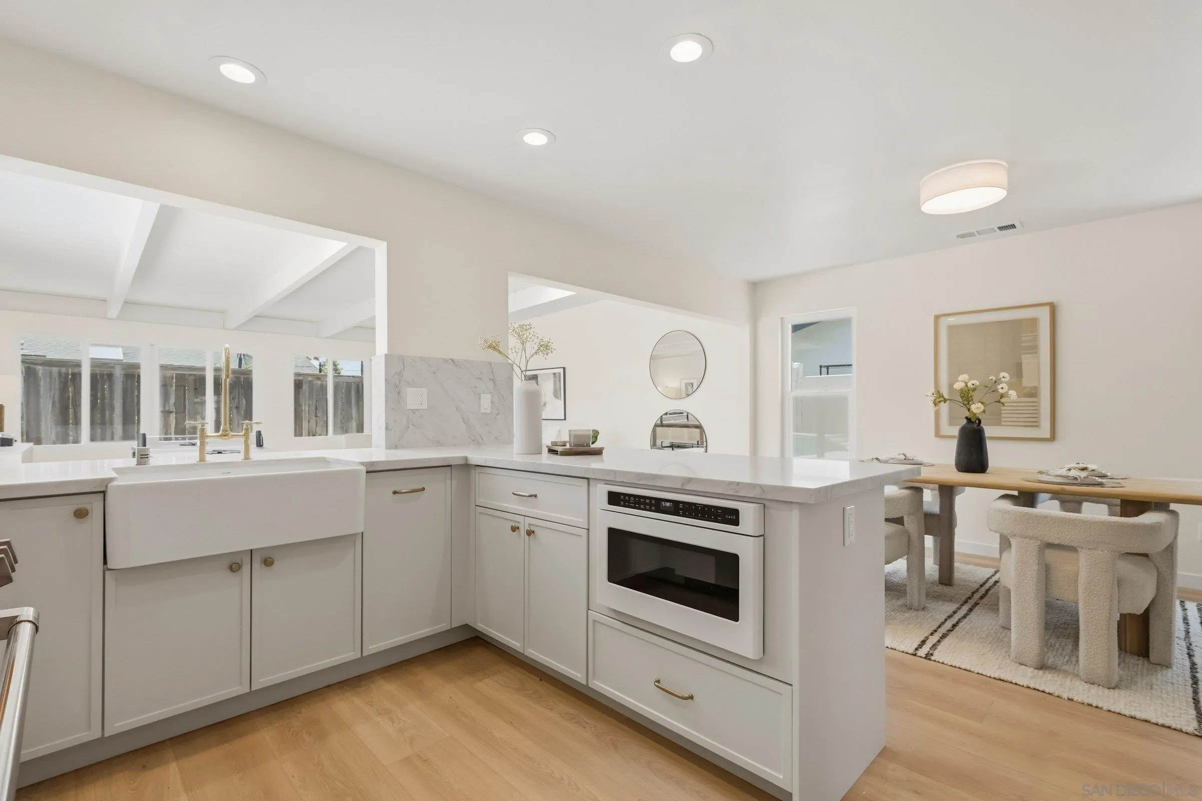https://cdn.realtyfeed.com/cdn/127/260013572/c7750e067a4d93a7d44b85ffc5dcbc0d.webp