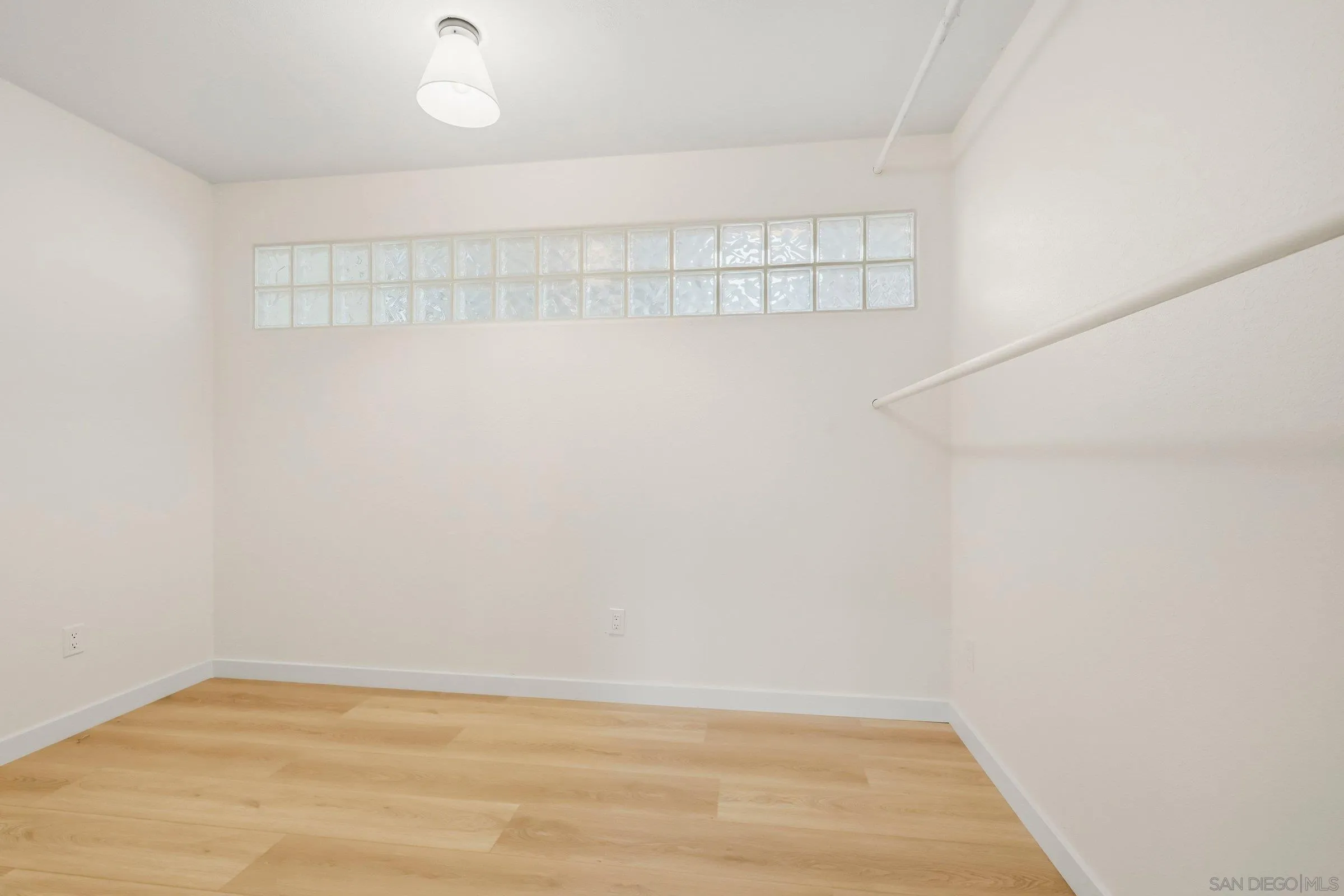 https://cdn.realtyfeed.com/cdn/127/260013572/dbf52579268d7ddee344f56a5d0a6469.webp